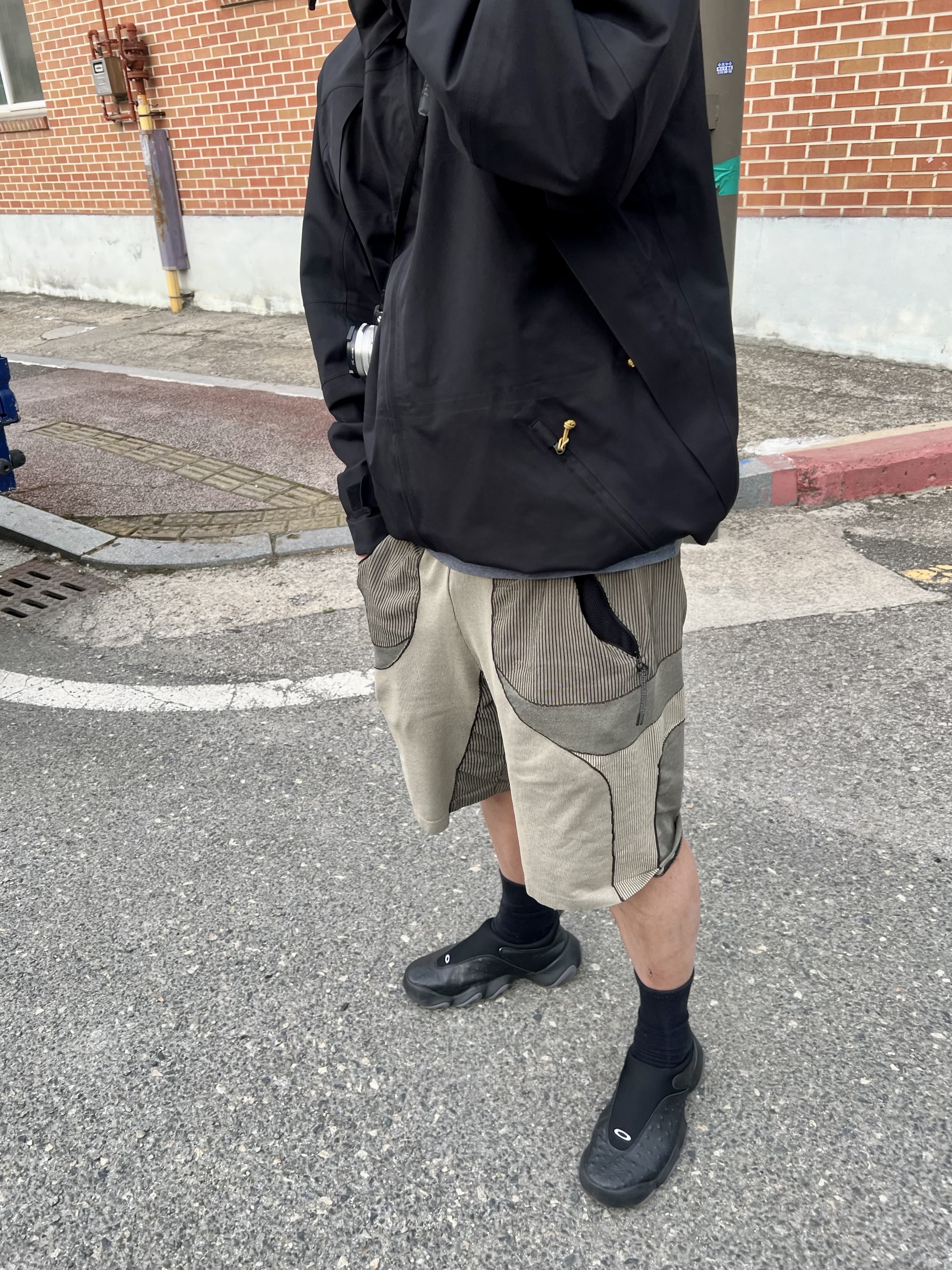 Oakley Factory Team x Brain Dead Flesh Black Ostrich 착용 스타일
