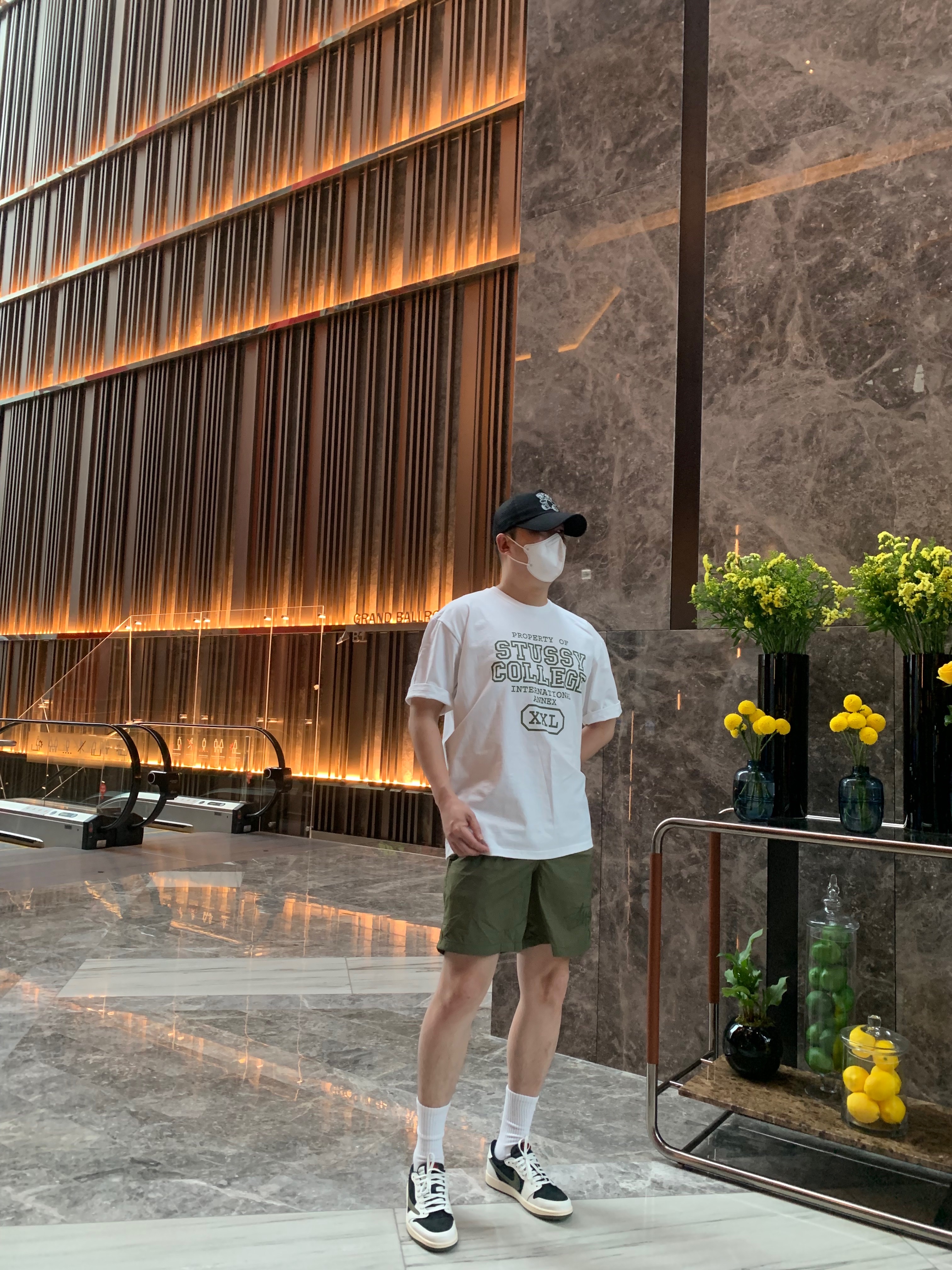 스투시 빅 스탁 나일론 쇼츠 올리브, (W) 조던 1 x 트래비스 스캇 레트로 로우 OG SP 미디움 올리브 착용 스타일 - 2
