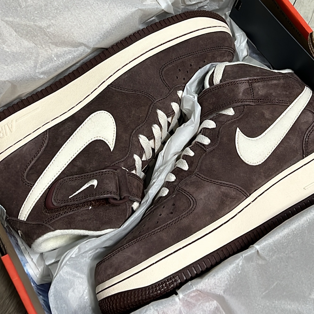 Nike Air Force 1 Mid '07 QS Chocolate 착용 스타일