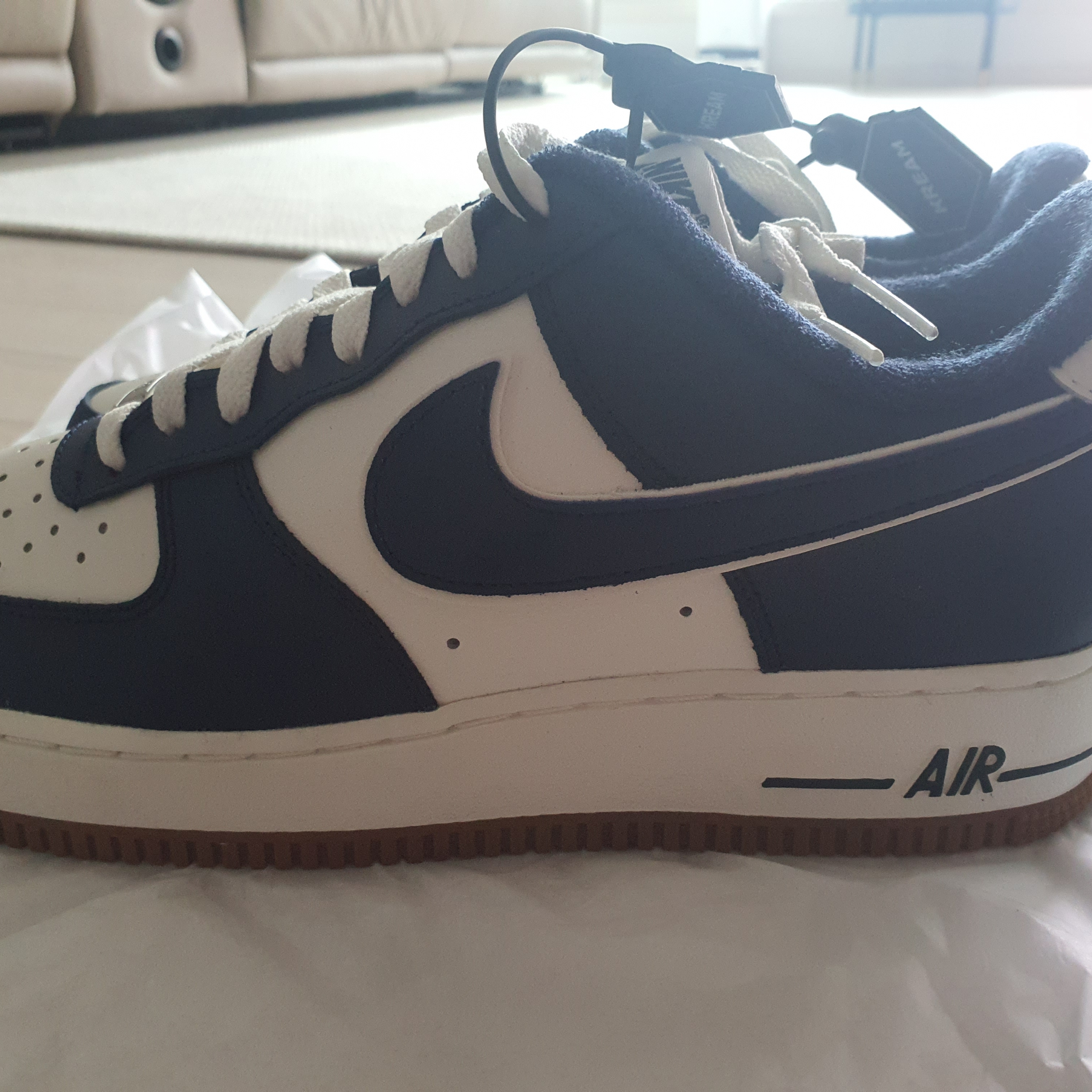 Nike Air Force 1 '07 LV8 Midnight Navy 착용 스타일 - 1
