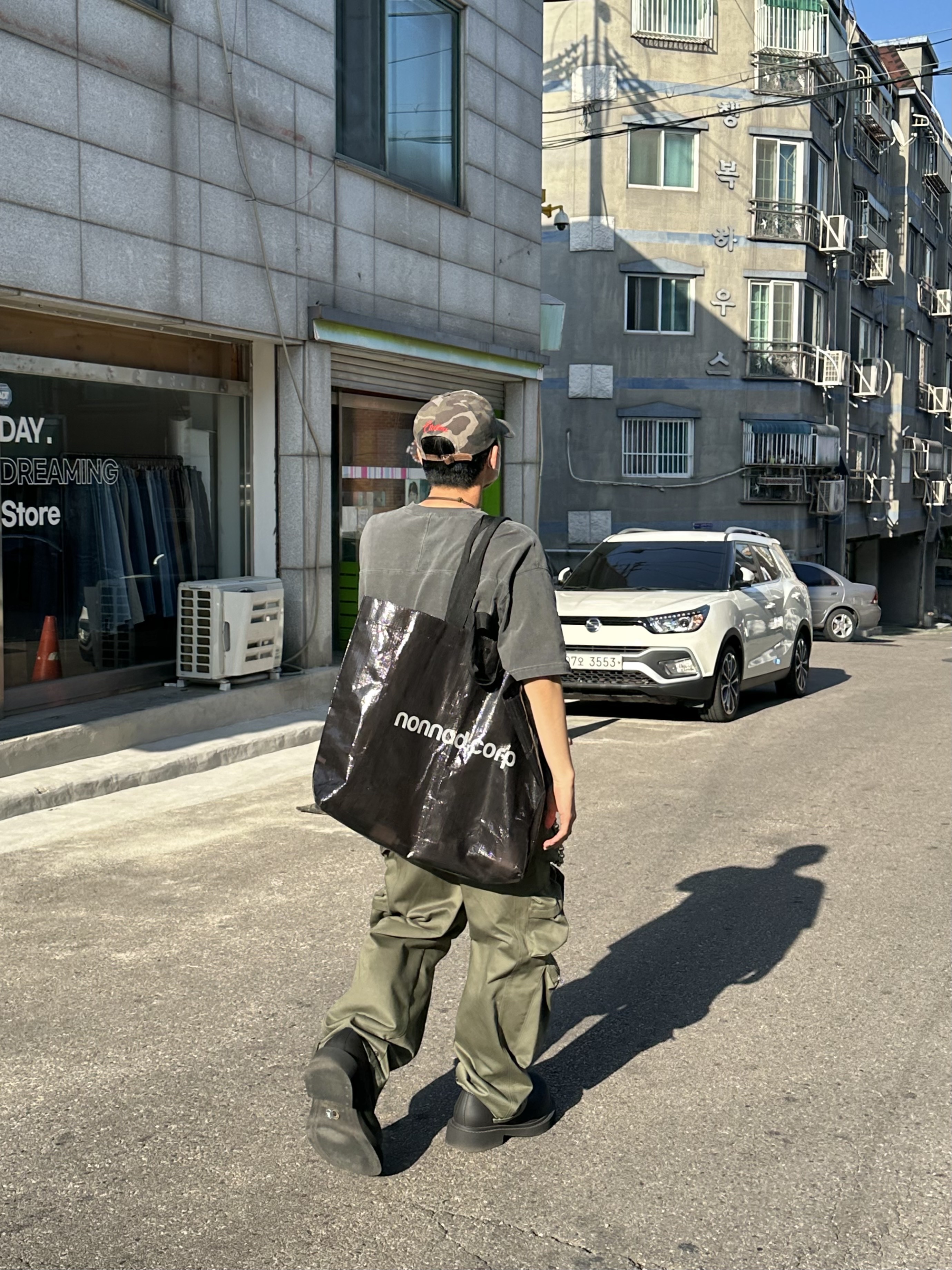Nonnod Mechanic Cargo Pants Khaki, Balenciaga Steroid Derby Black 착용 스타일 - 4
