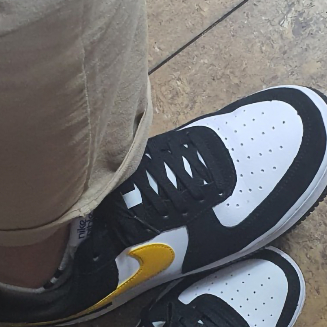 Nike Air Force 1 '07 LV8 Athletic Club Black Dark Sulfur 착용 스타일