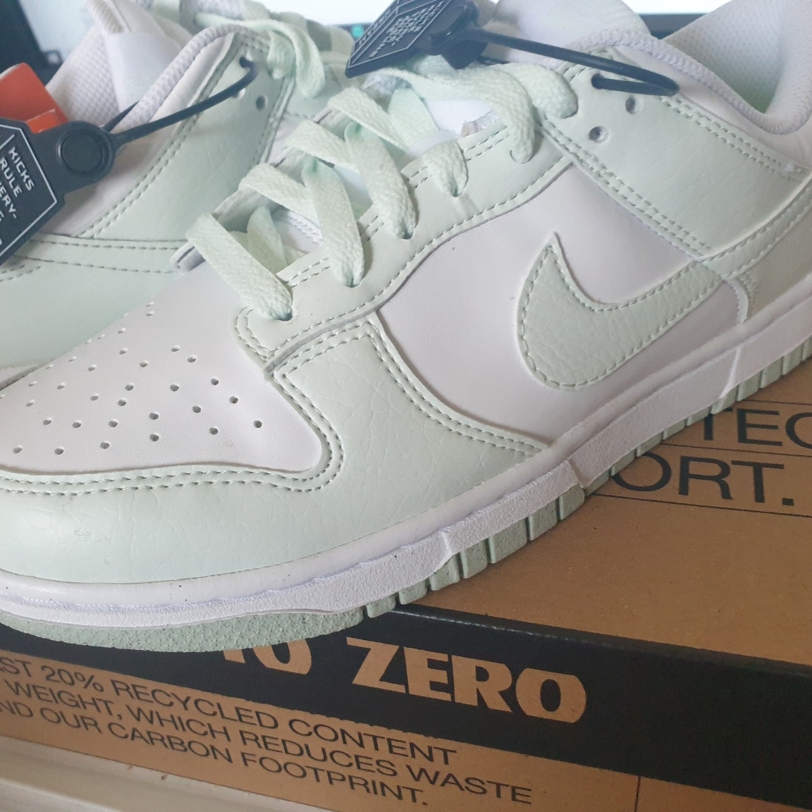 (W) Nike Dunk Low Next Nature Barely Green and White 착용 스타일