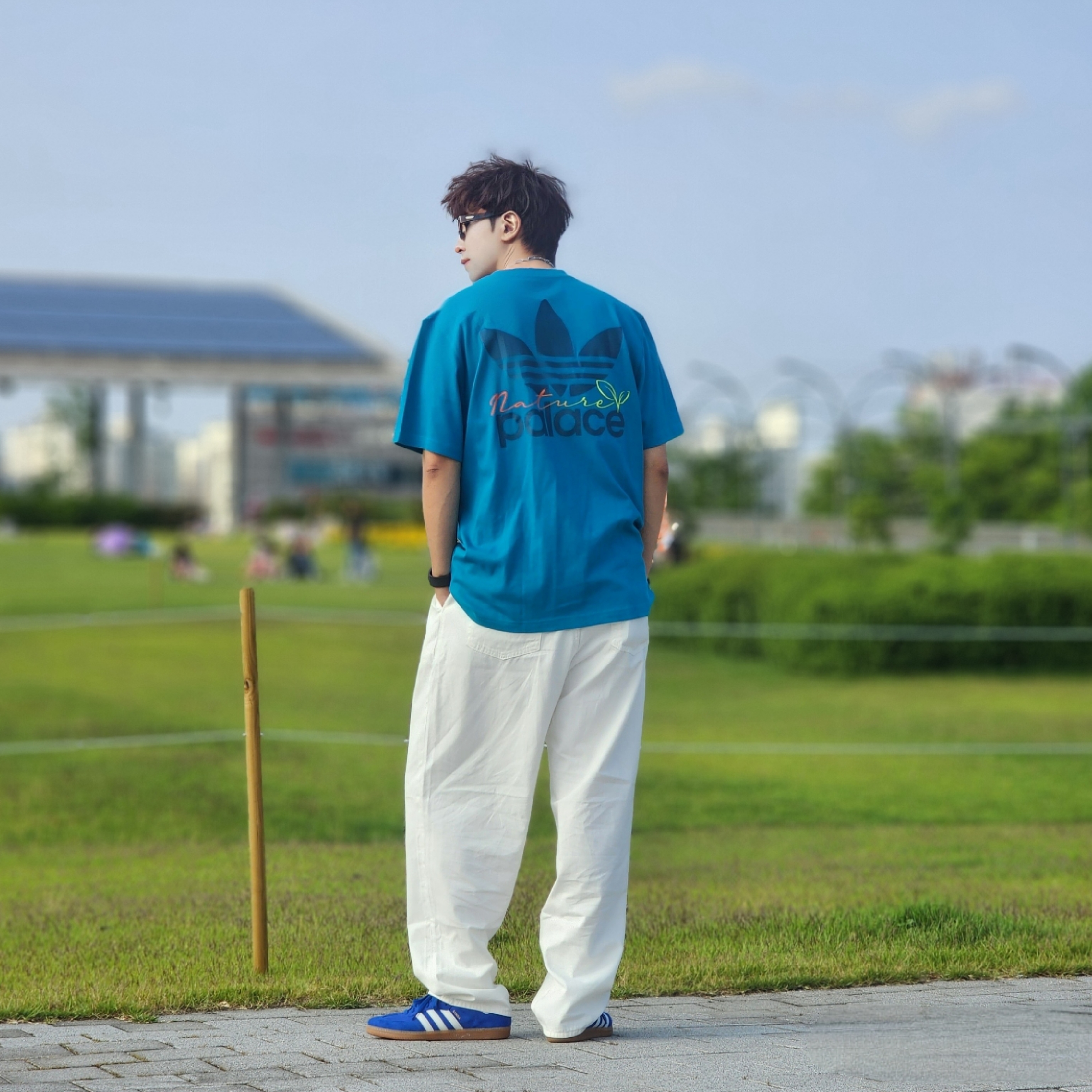 Palace x Adidas Nature T-Shirt Mystery Petrol - 22SS, Adidas Samba OG Royal Blue 착용 스타일 - 3