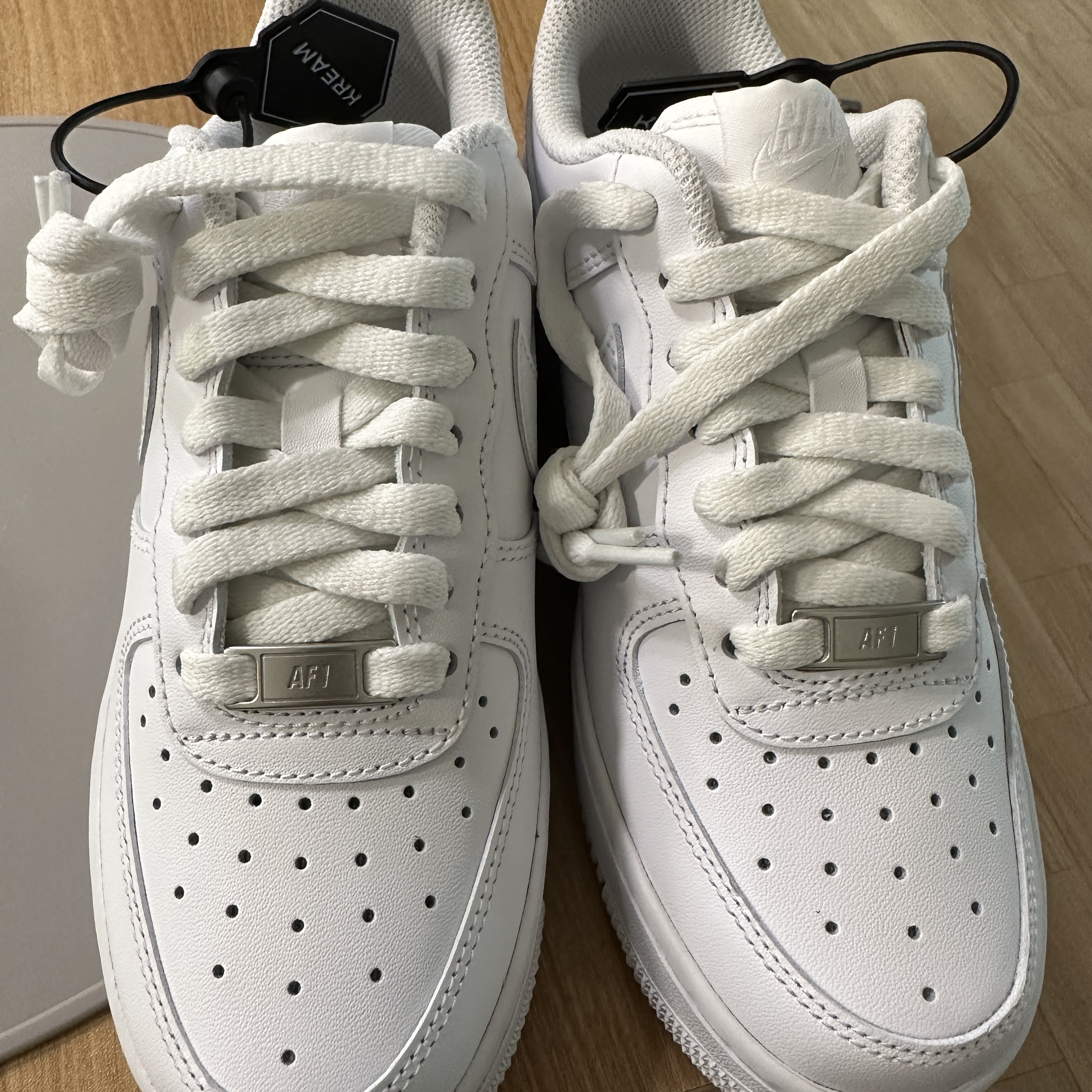 (W) Nike Air Force 1 '07 Low White 착용 스타일 - 2