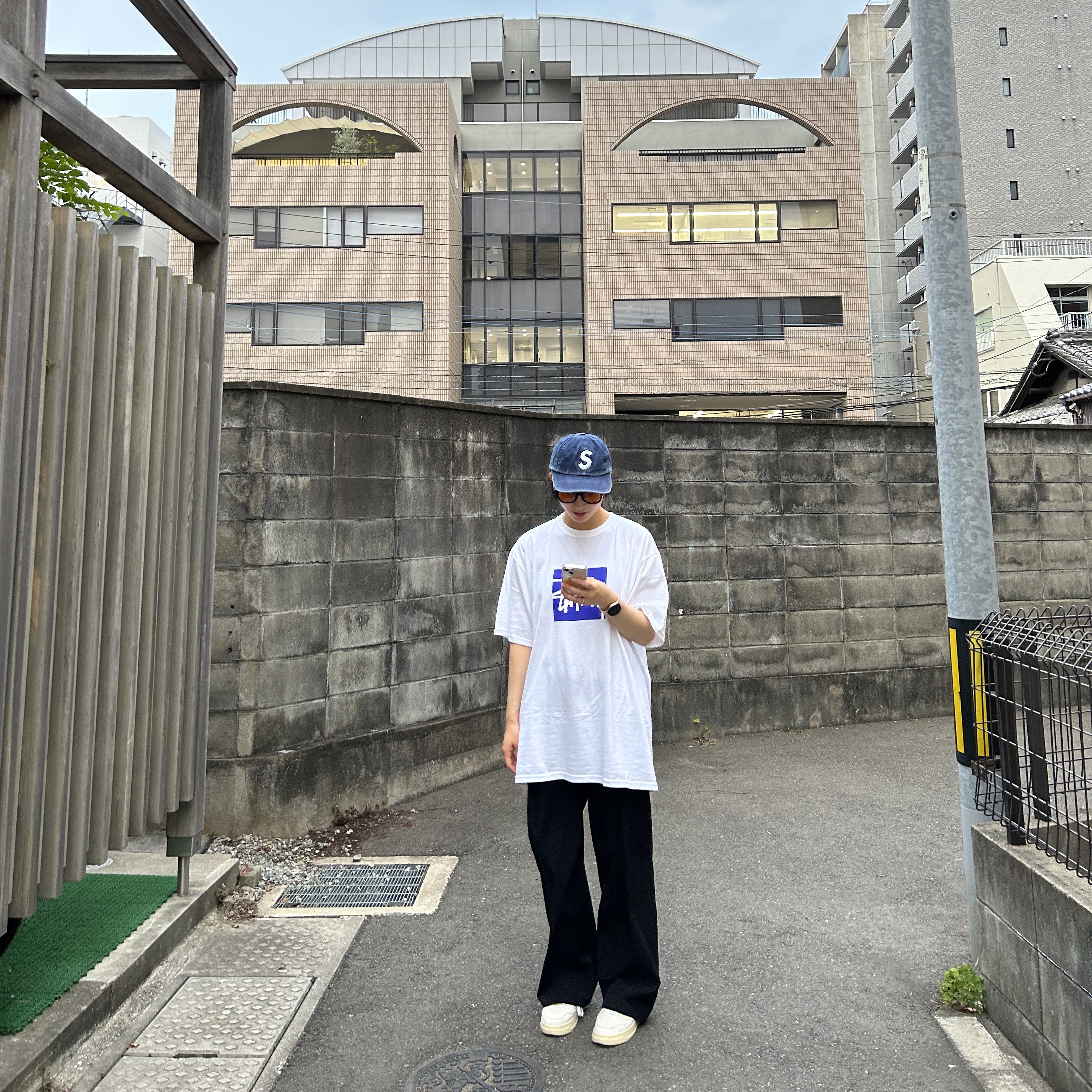 Supreme Kevlar Denim S Logo 6-Panel Indigo - 22SS, Stussy Stock Box T-Shirt White 착용 스타일 - 3