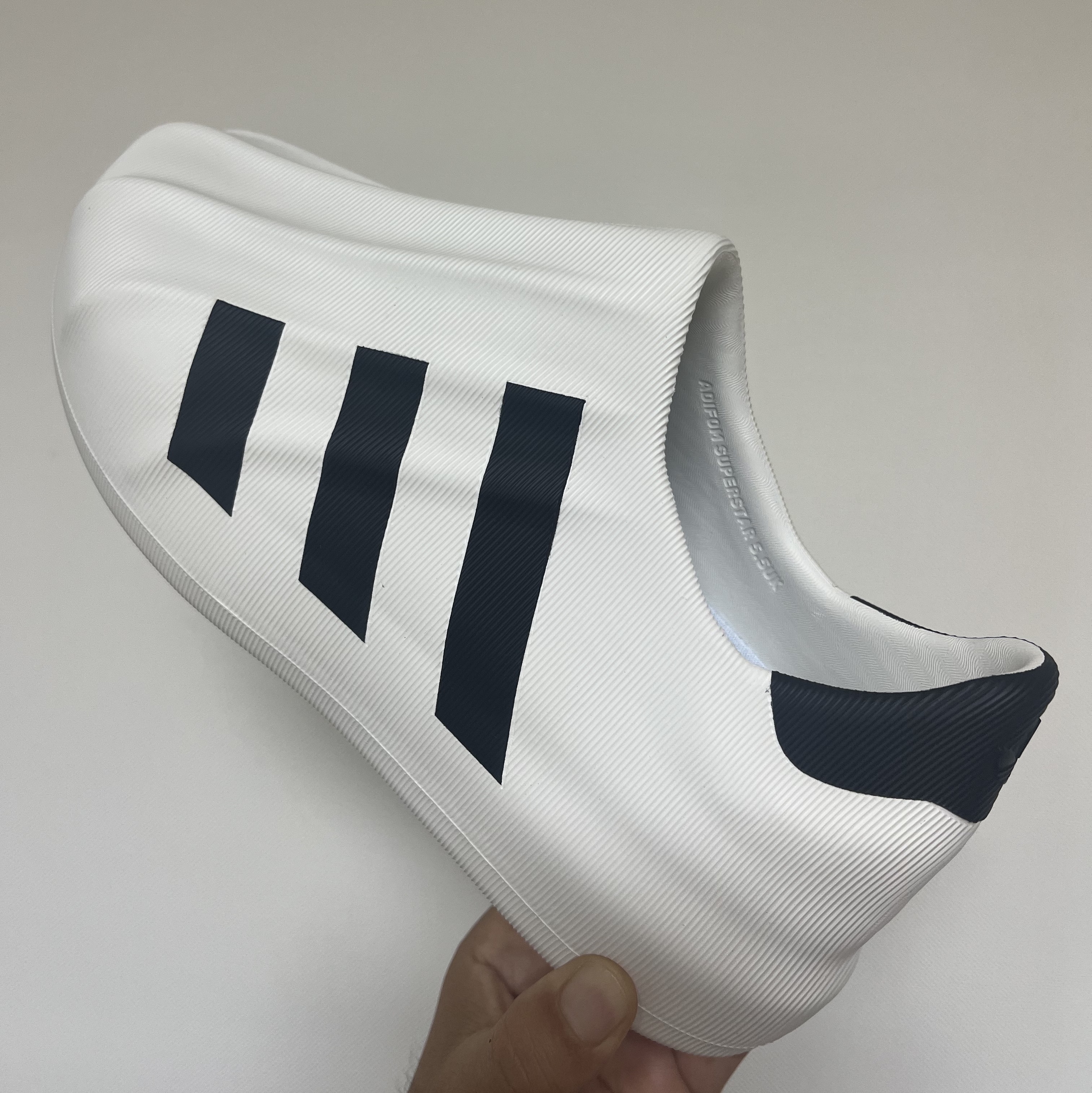 Adidas Adifom Superstar Core White 착용 스타일 - 2