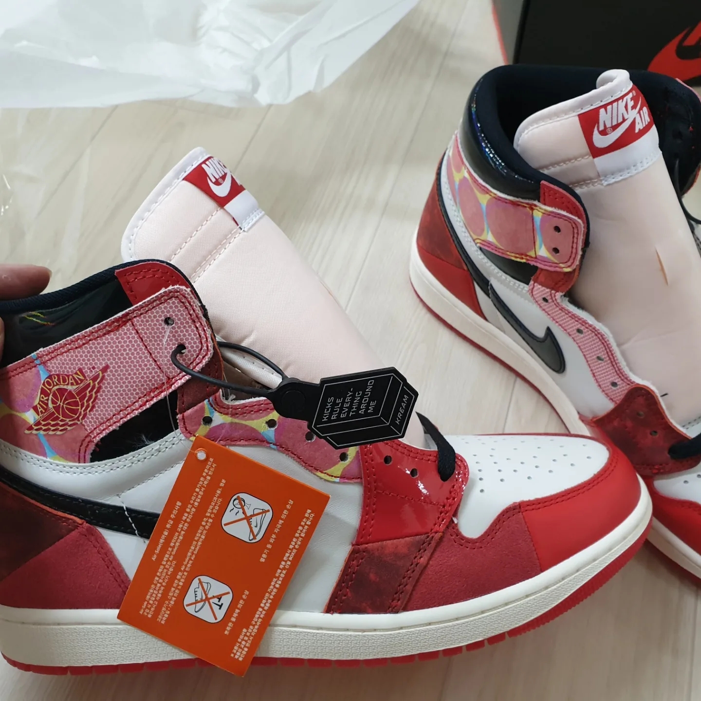 Jordan 1 Retro High Spider-Man Next Chapter 착용 스타일 - 2