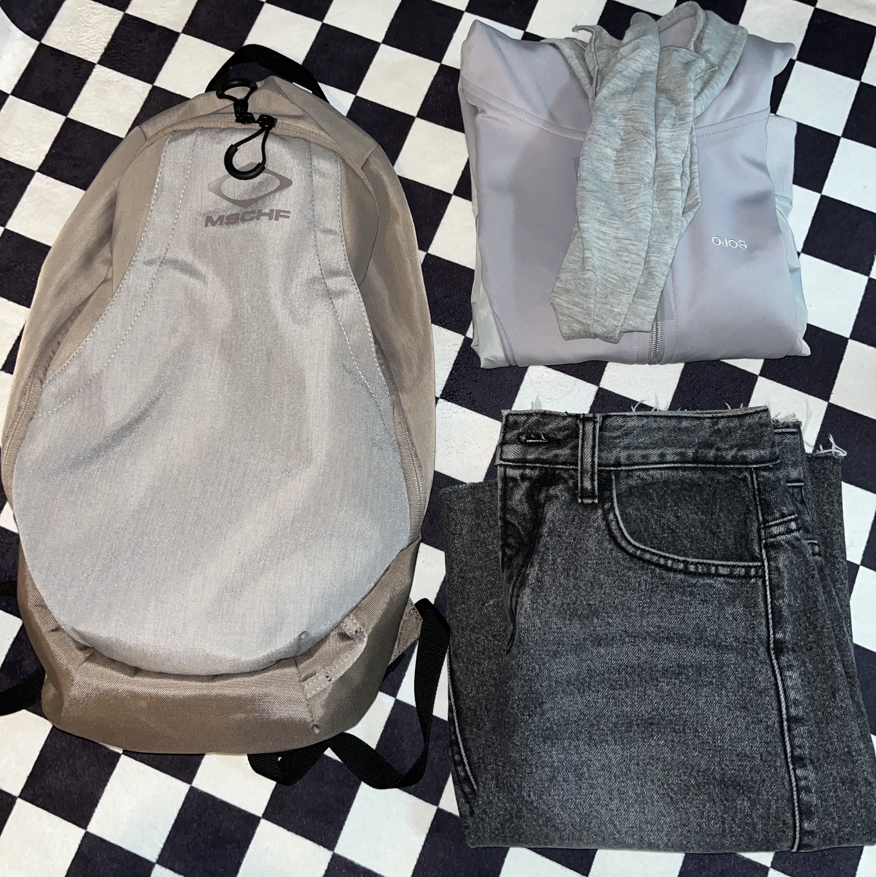 Mischief Rhombus Backpack Pink Grey 착용 스타일