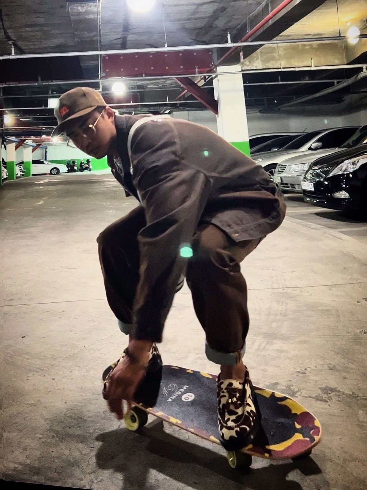 Supreme Flocked Denim Trucker Jacket Gold - 23SS, Supreme Flocked Regular Jean Gold - 23SS 착용 스타일 - 3