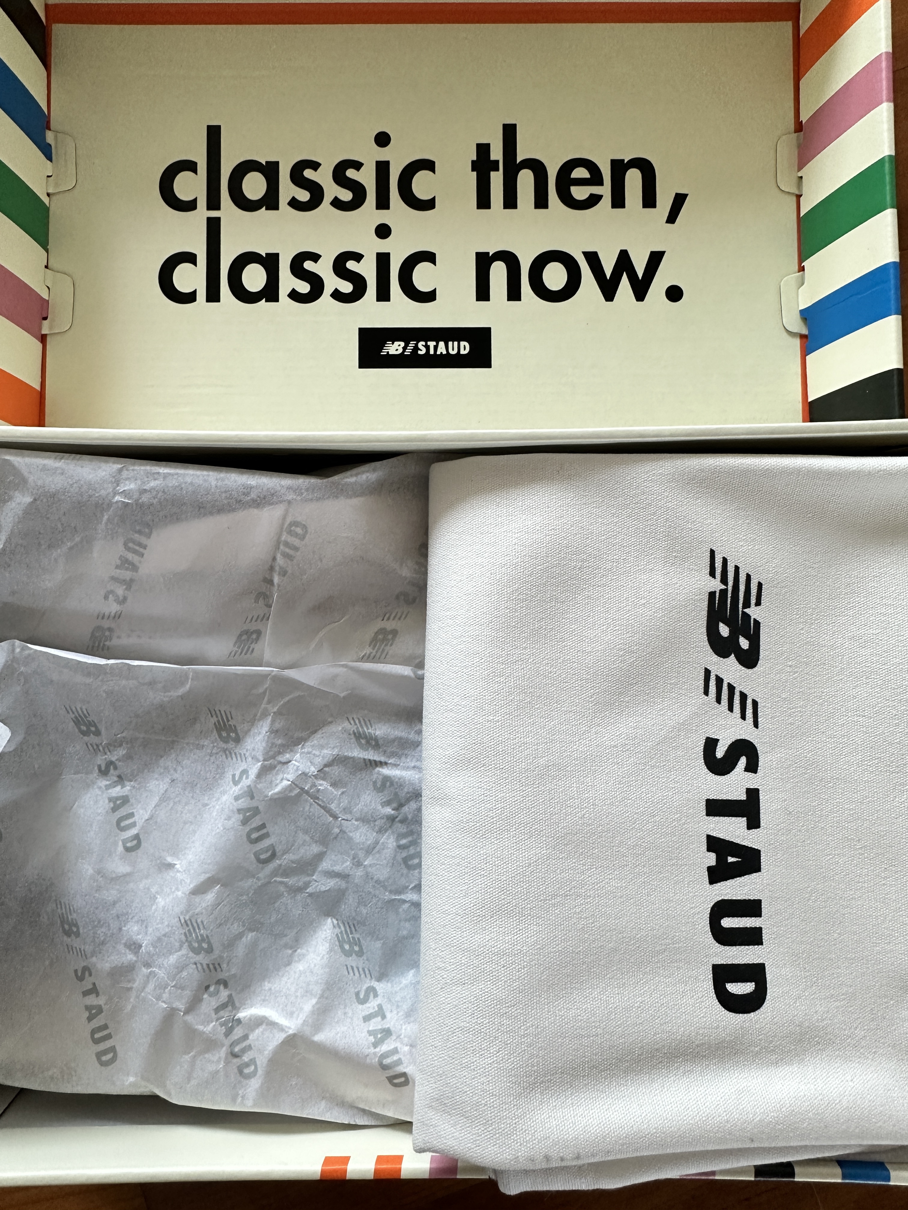 New Balance x Staud 327 Sea Salt Atlantic 착용 스타일 - 2