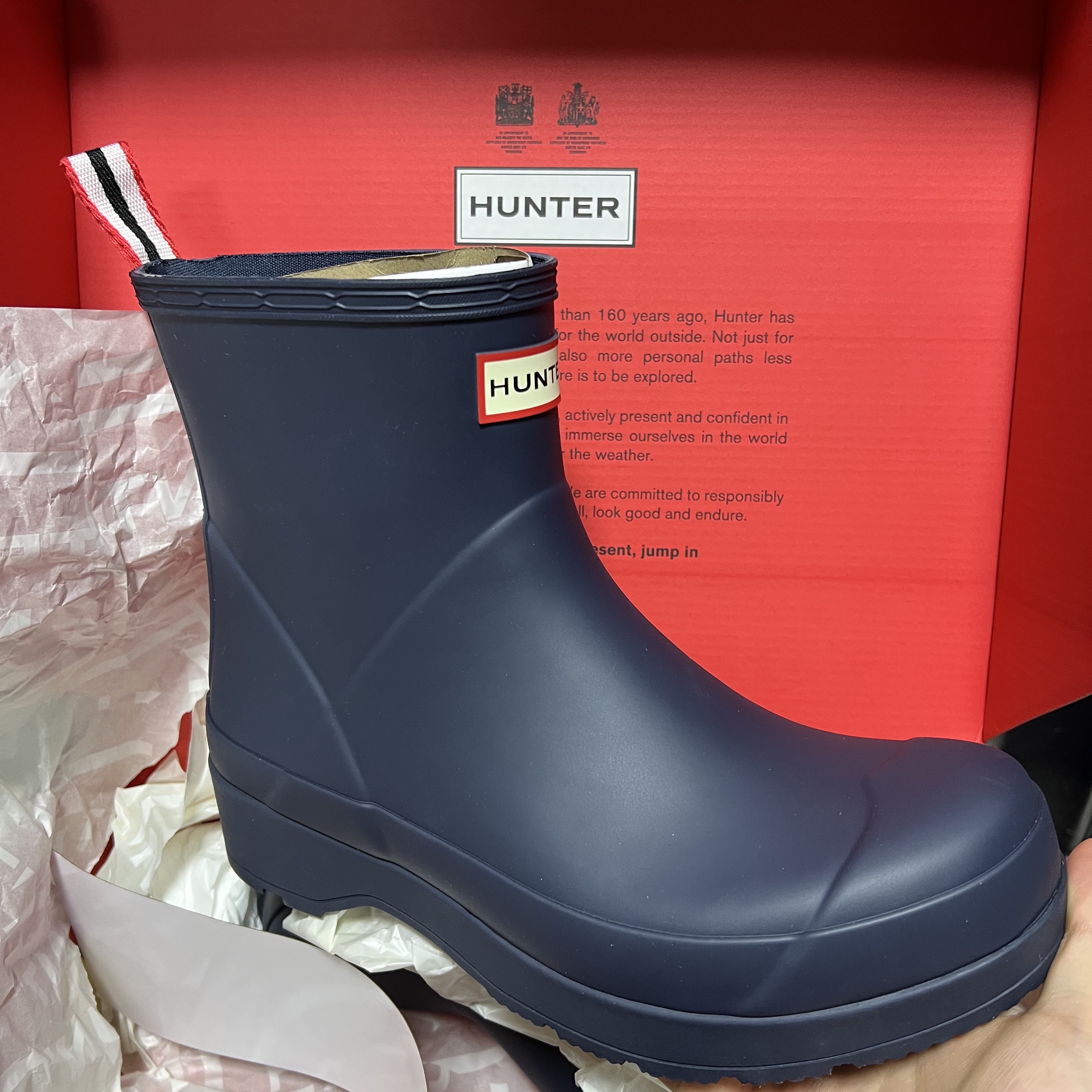 Hunter Play Short Wellington Boots Valtameri Blue, Hunter Play Short Wellington Boots Zinc Grey 착용 스타일 - 1