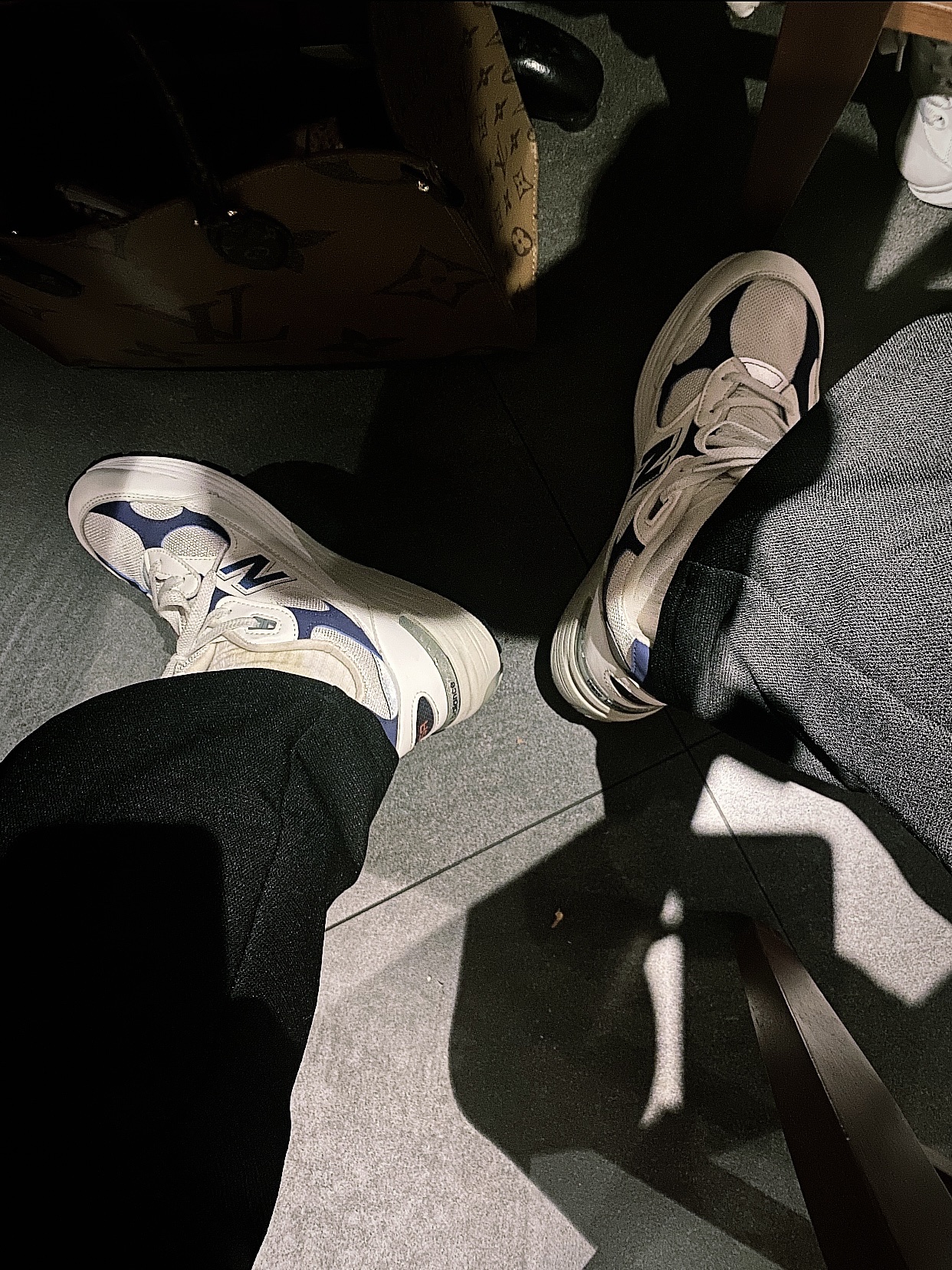 New Balance 992 Made in USA White Navy 착용 스타일