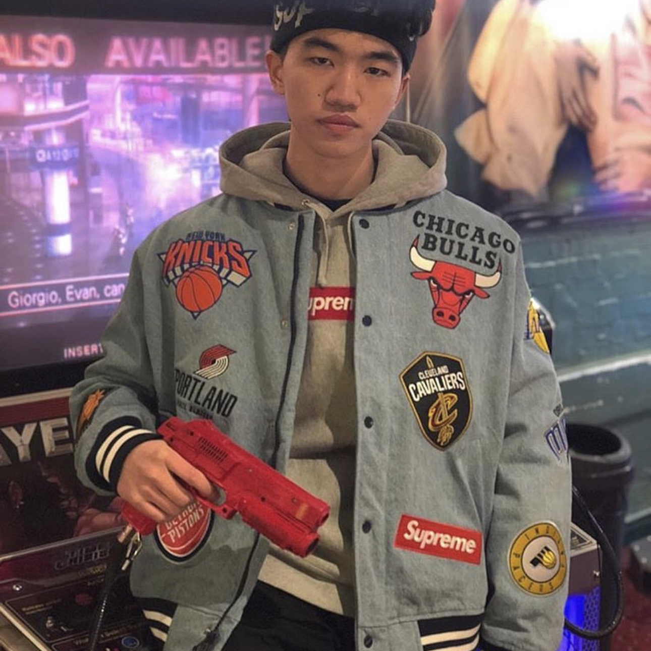 슈프림 x 나이키 NBA 헤드밴드 레드 - 19SS, 슈프림 x 나이키 NBA 헤드밴드 블랙 - 19SS 착용 스타일 - 4