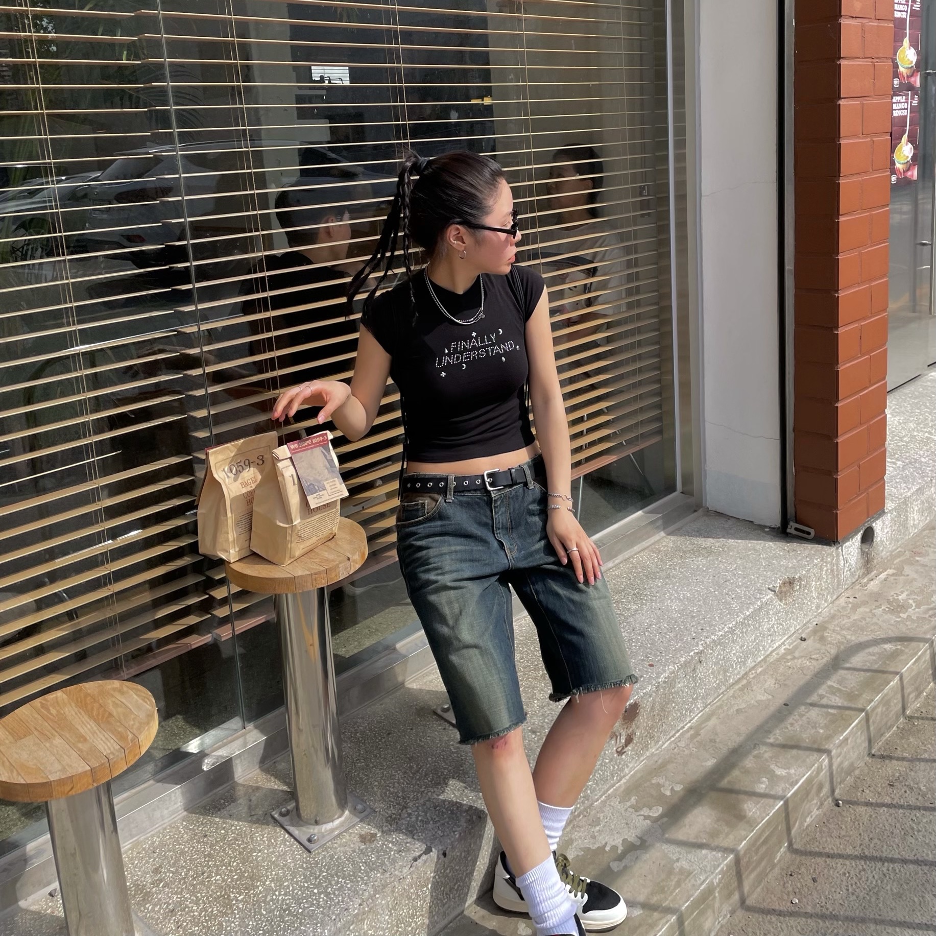(W) Jordan 1 x Travis Scott Retro Low OG SP Medium Olive 착용 스타일 - 3
