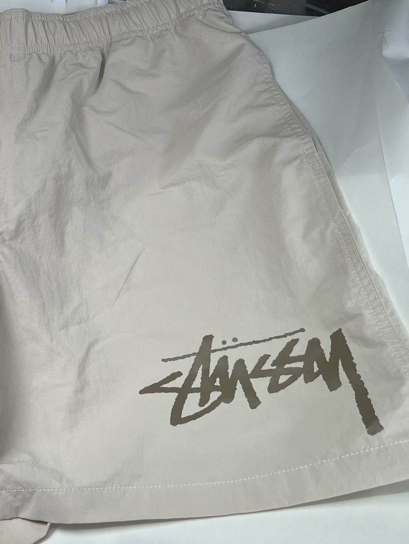 스투시 x 아워레가시 워크샵 워터 쇼츠 토프 착용 스타일 - 1