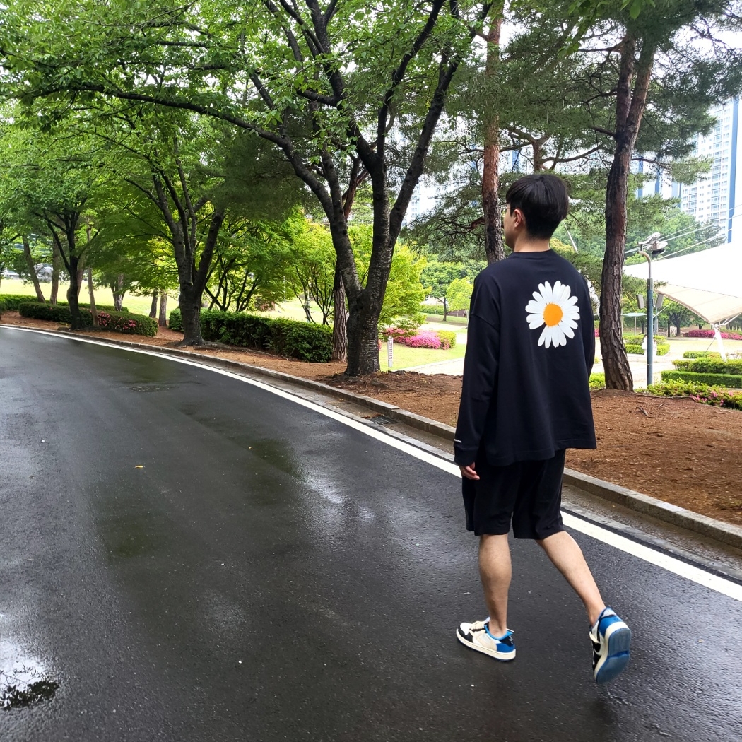 Nike x Peaceminusone LS T-Shirt Black (DR0098-010), Jordan 1 x Travis Scott x Fragment Retro Low OG SP Military Blue 착용 스타일 - 1