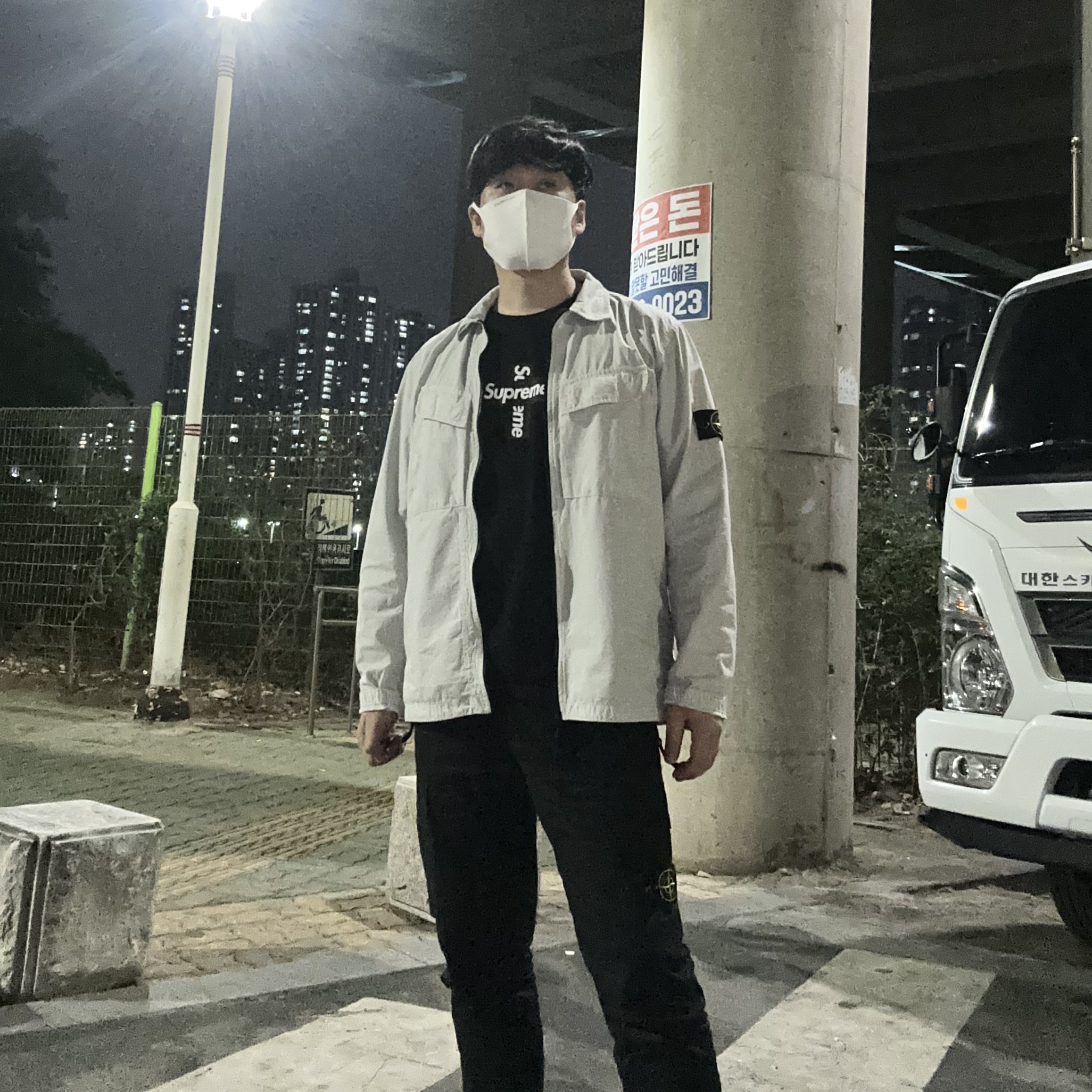 Stone Island 101WN Brushed Cotton Canvas T.CO+OLD Overshirt Light Grey - 22FW, Stone Island 31303 Stretch Cotton Tela Paracadute Cargo Pants Black - 22SS 착용 스타일 - 2