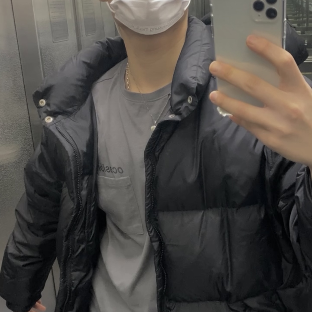구찌 실버 네클리스 인터로킹 G 실버 에이지드 피니쉬, 구찌 블라인드 포 러브 네클리스 실버 착용 스타일 - 4