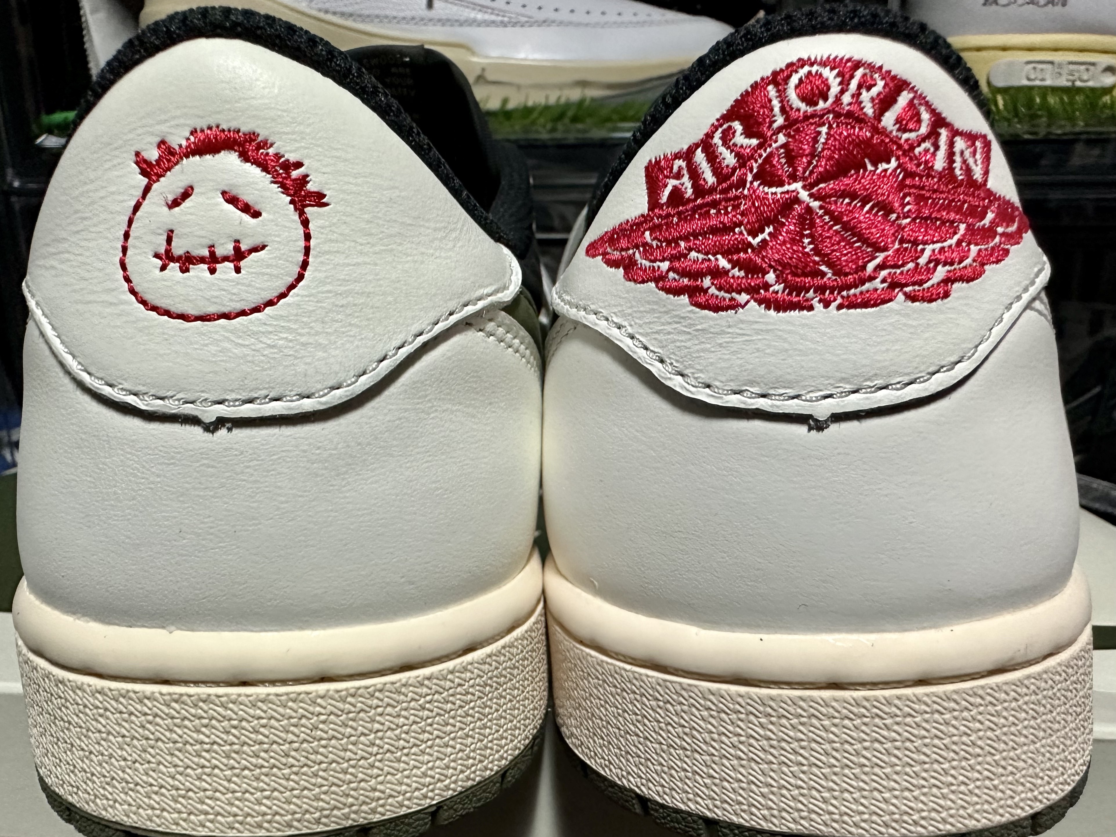 (W) Jordan 1 x Travis Scott Retro Low OG SP Medium Olive, Jordan 1 x Travis Scott Retro Low OG SP Sail and Ridgerock 착용 스타일 - 4