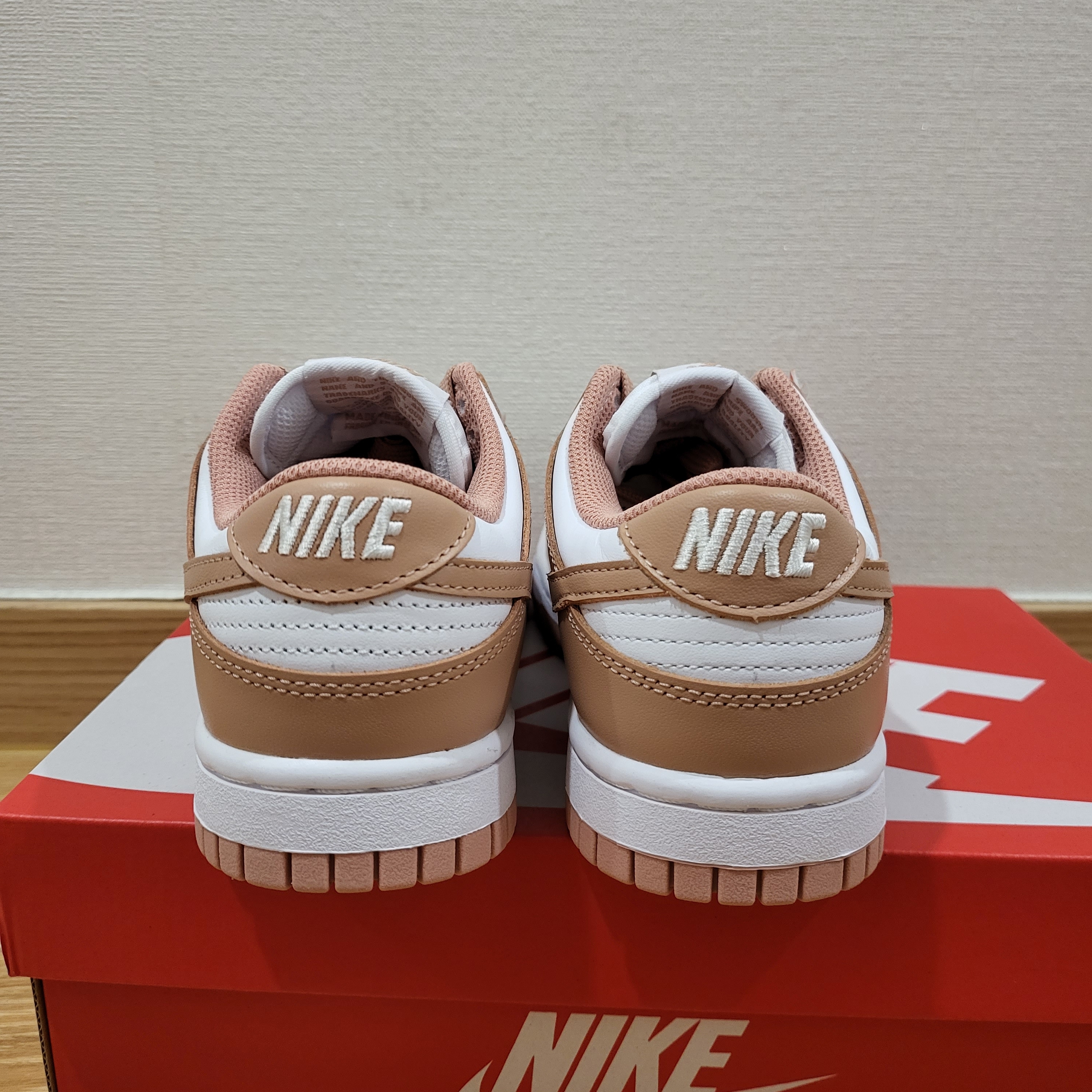 (W) Nike Dunk Low Rose Whisper 착용 스타일 - 2