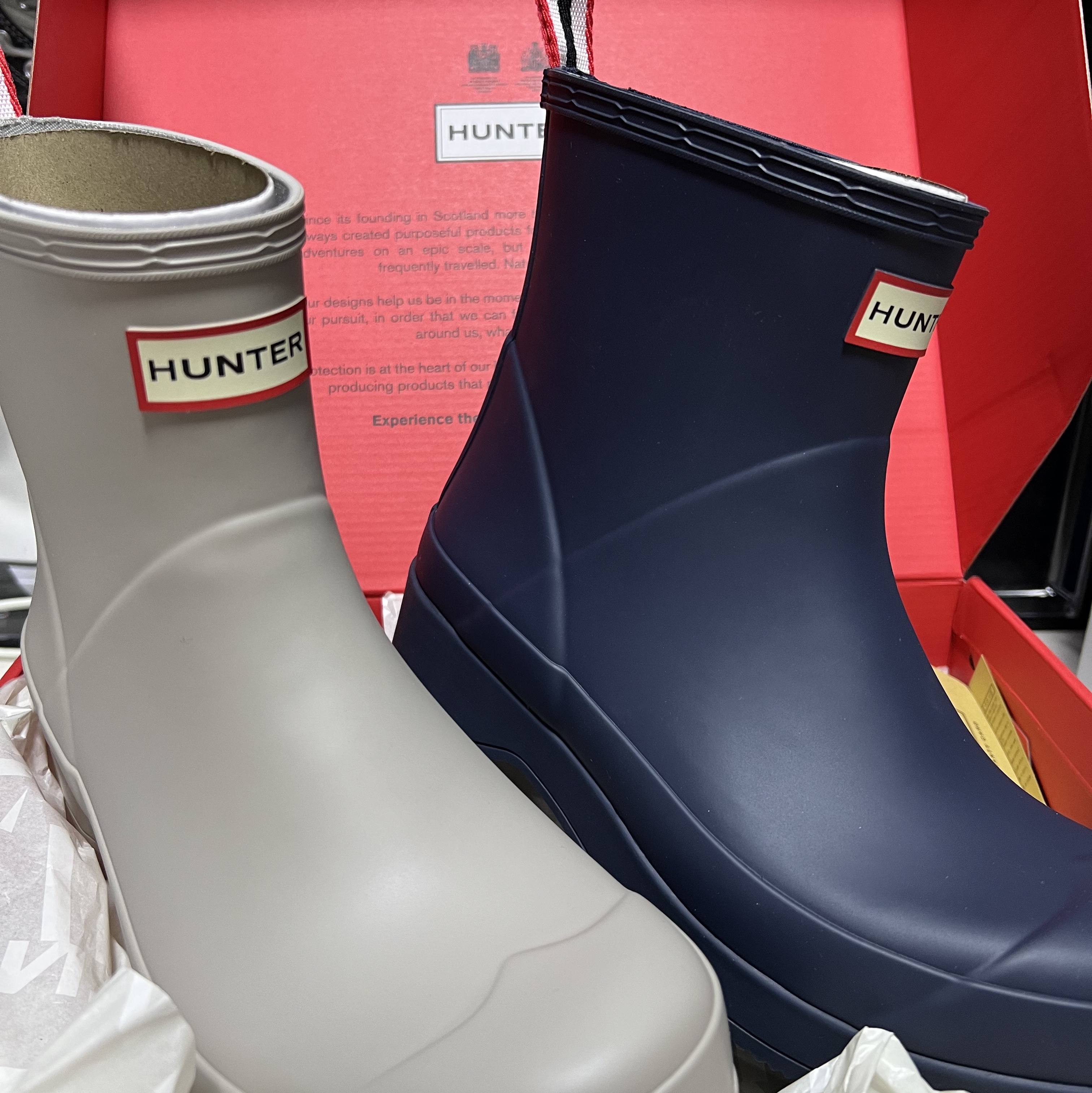 Hunter Play Short Wellington Boots Valtameri Blue, Hunter Play Short Wellington Boots Zinc Grey 착용 스타일 - 2