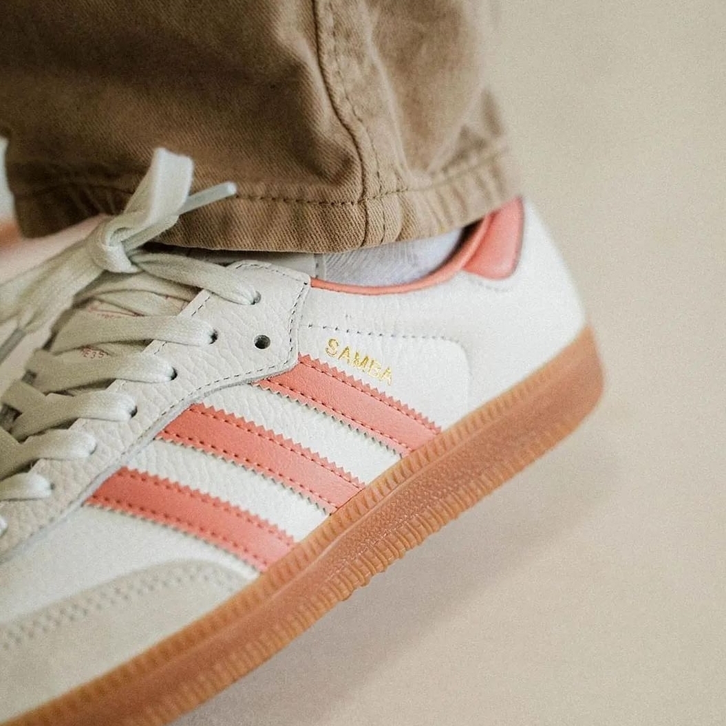 (W) Adidas Samba White Wonder Clay 착용 스타일 - 3
