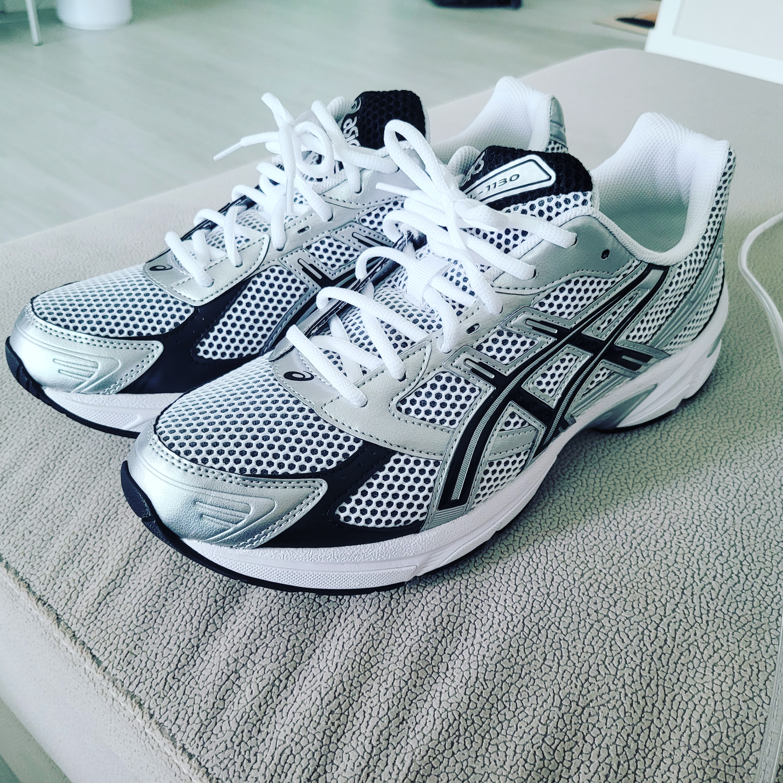 Asics Gel-1130 White Black 착용 스타일