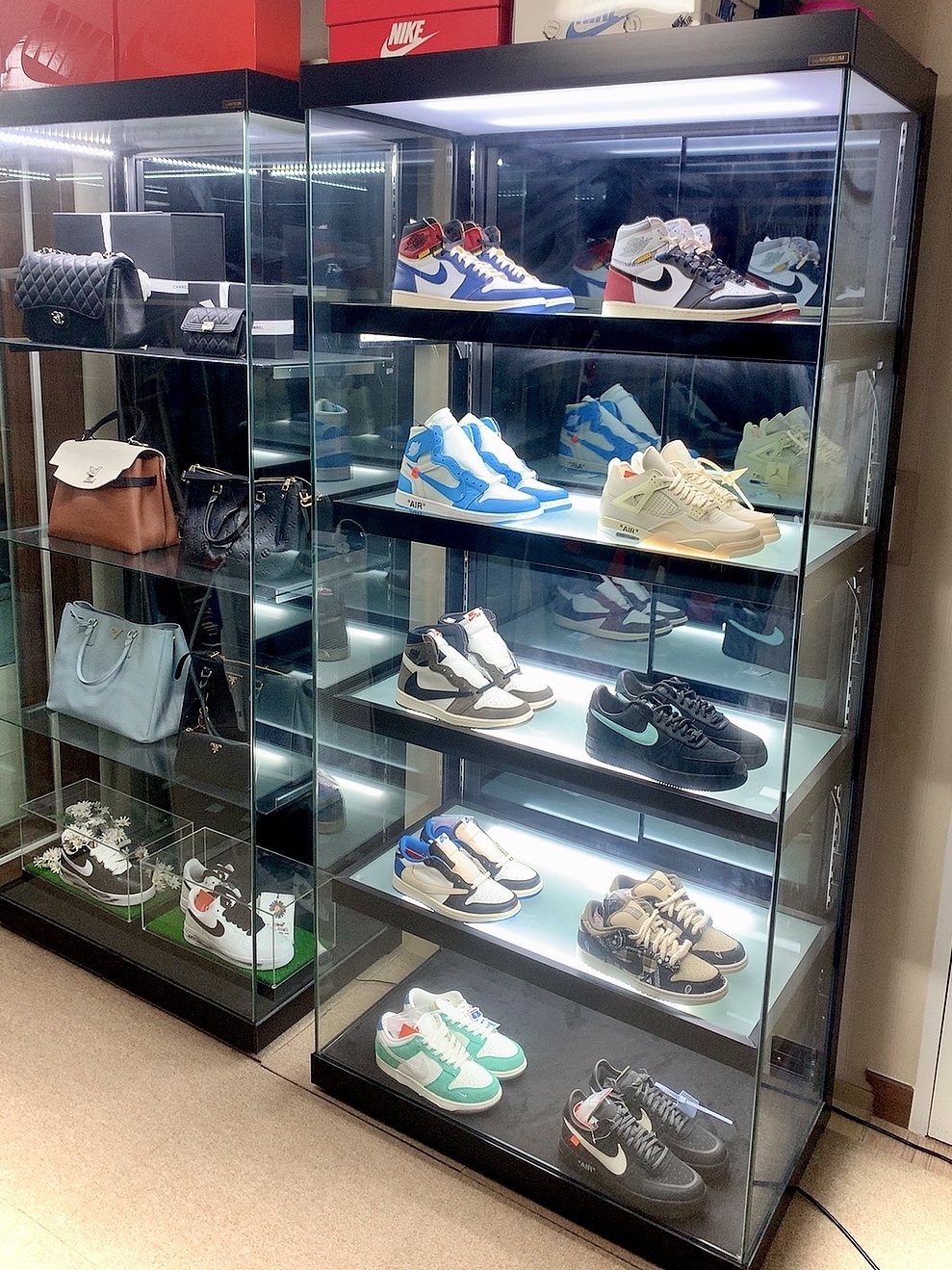 Jordan 1 x Travis Scott x Fragment Retro Low OG SP Military Blue, Nike x Tiffany & Co. Air Force 1 Low SP 1837 착용 스타일