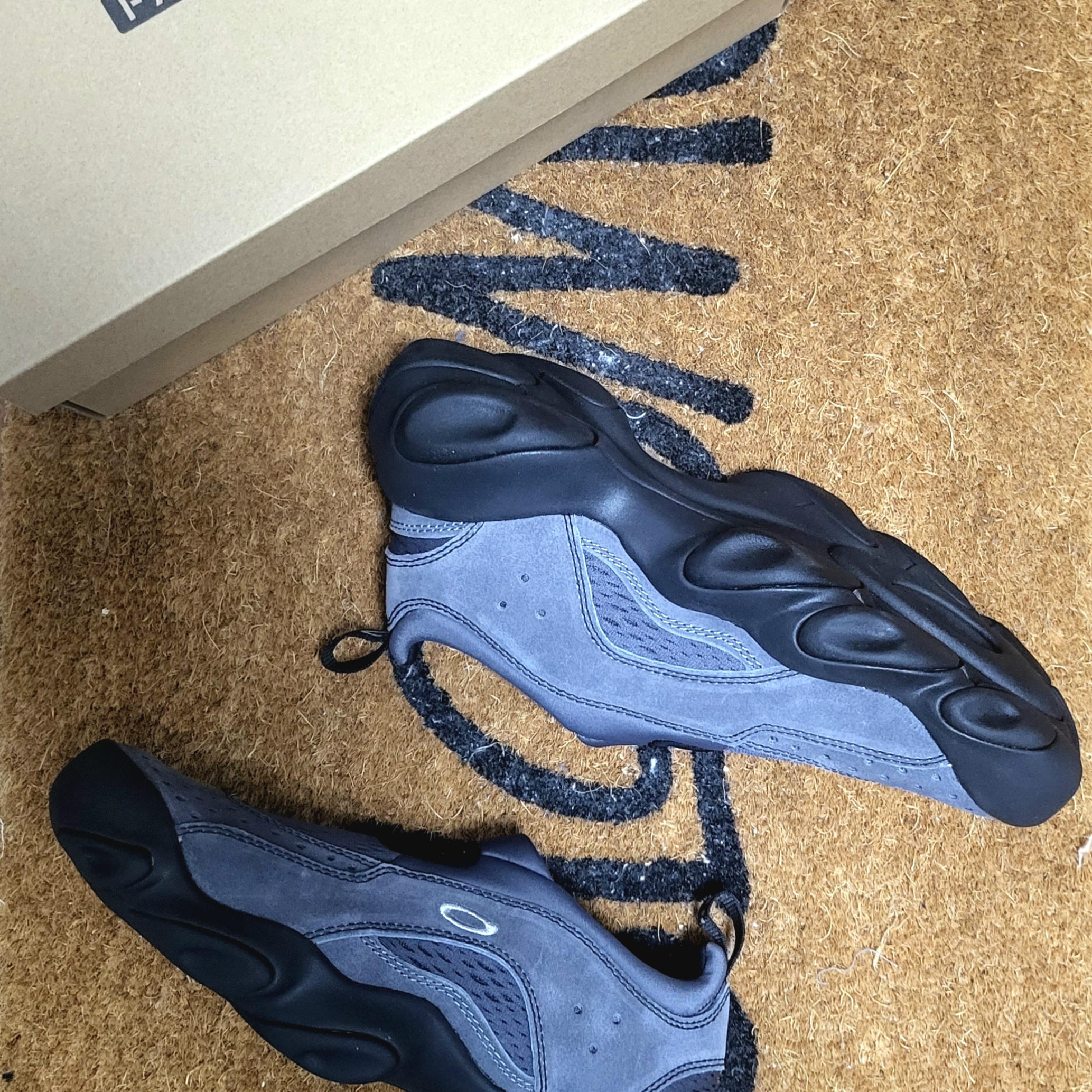 Oakley Factory Team x Brain Dead Flesh Sandal Asphalt 착용 스타일