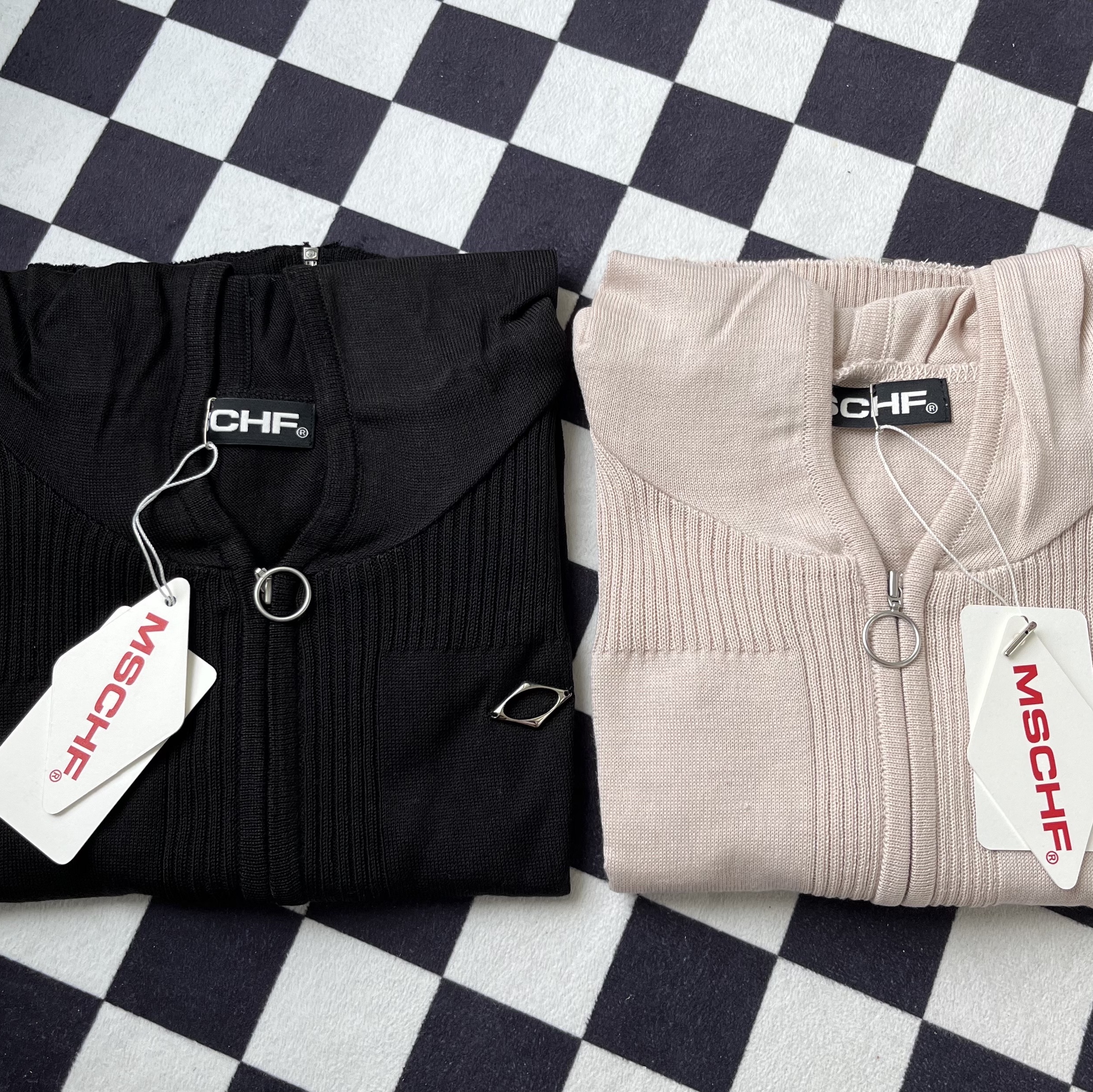 (W) Mischief Rhombus Hooded Knit Vest Black, (W) Mischief Rhombus Hooded Knit Vest Beige 착용 스타일