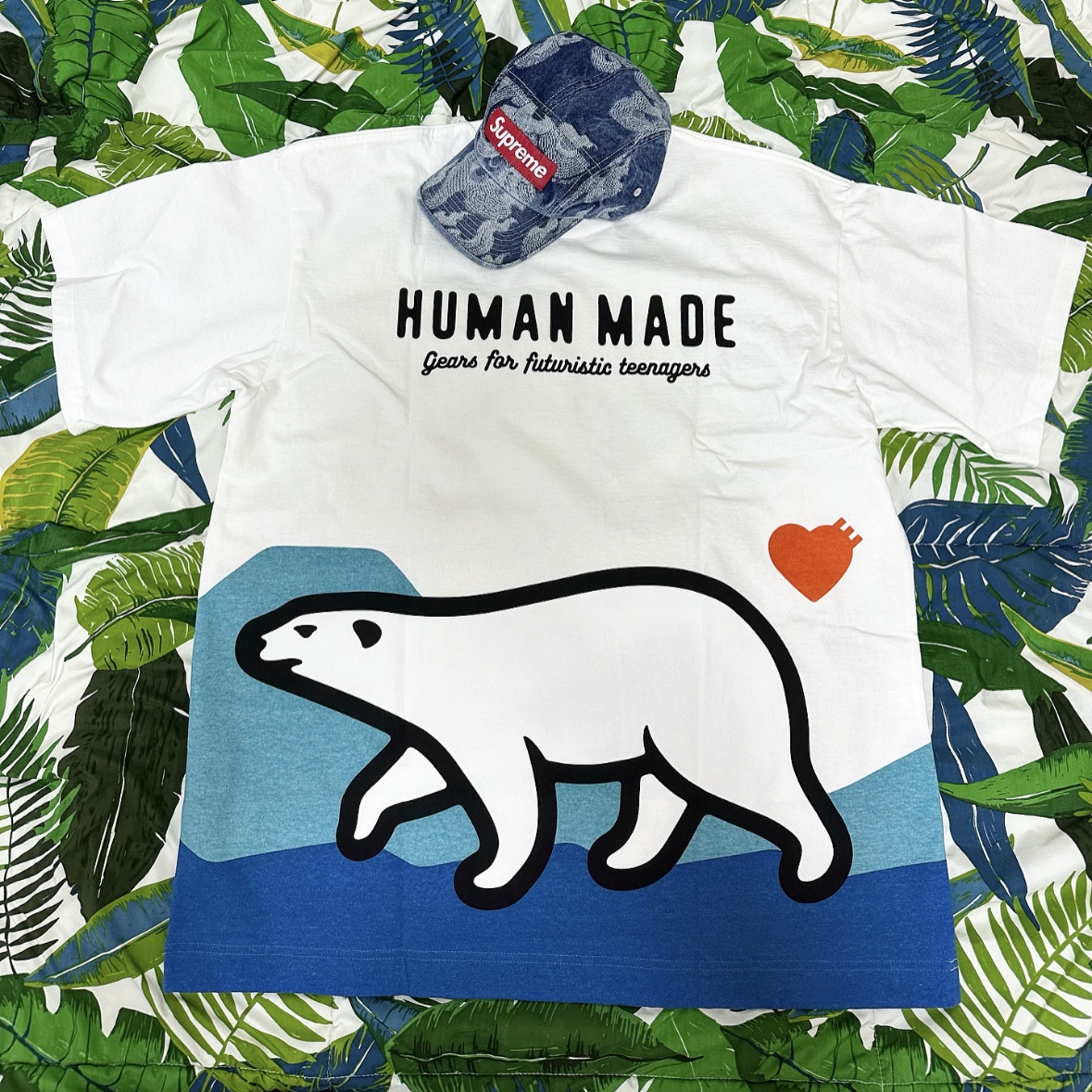 Human Made Graphic T-Shirt White, Supreme Flames Jacquard Denim Camp Cap Washed Indigo - 23SS 착용 스타일