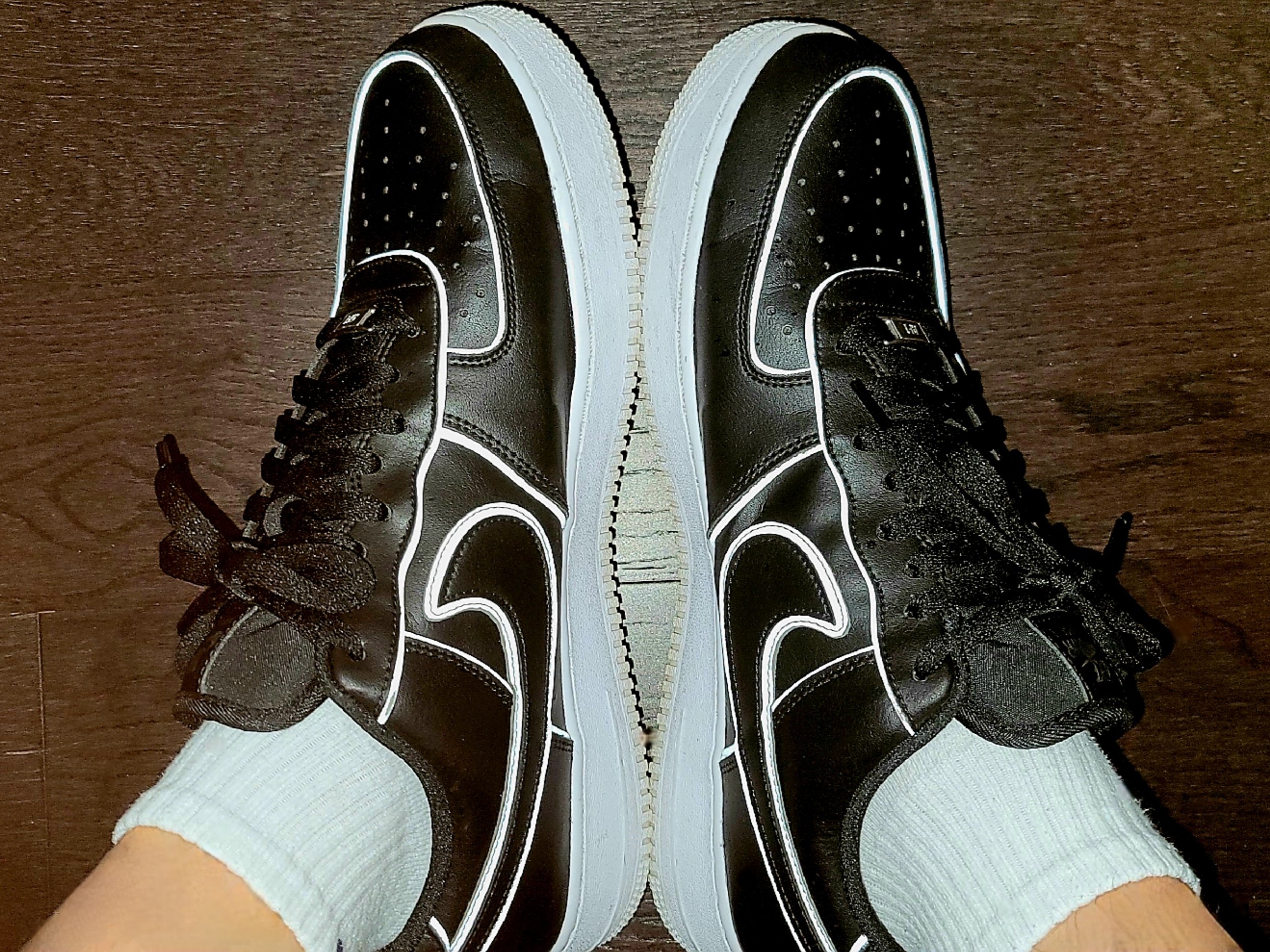 Nike Air Force 1 '07 LV8 Black White 착용 스타일 - 2