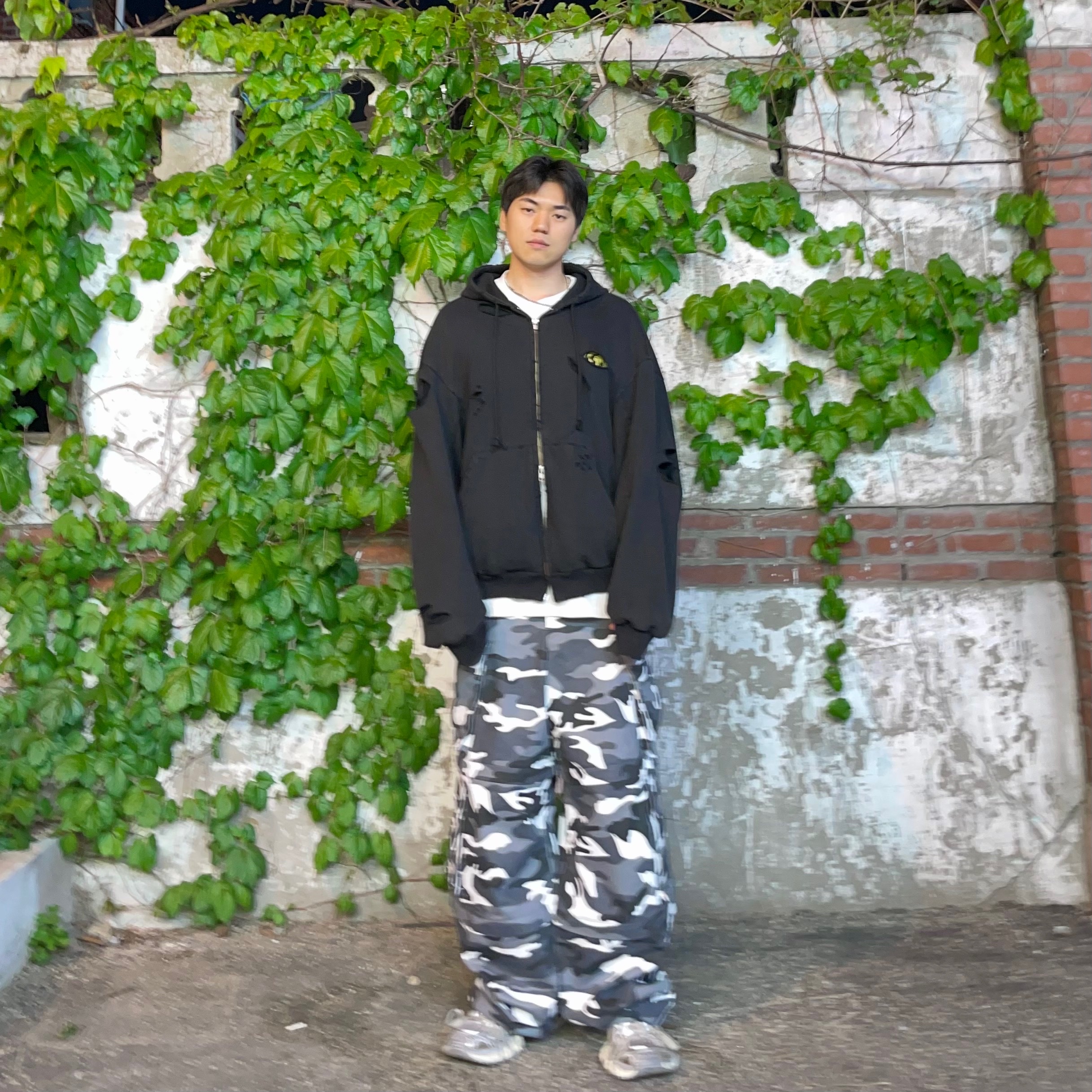 Balenciaga 3XL Sneakers Light Beige 착용 스타일