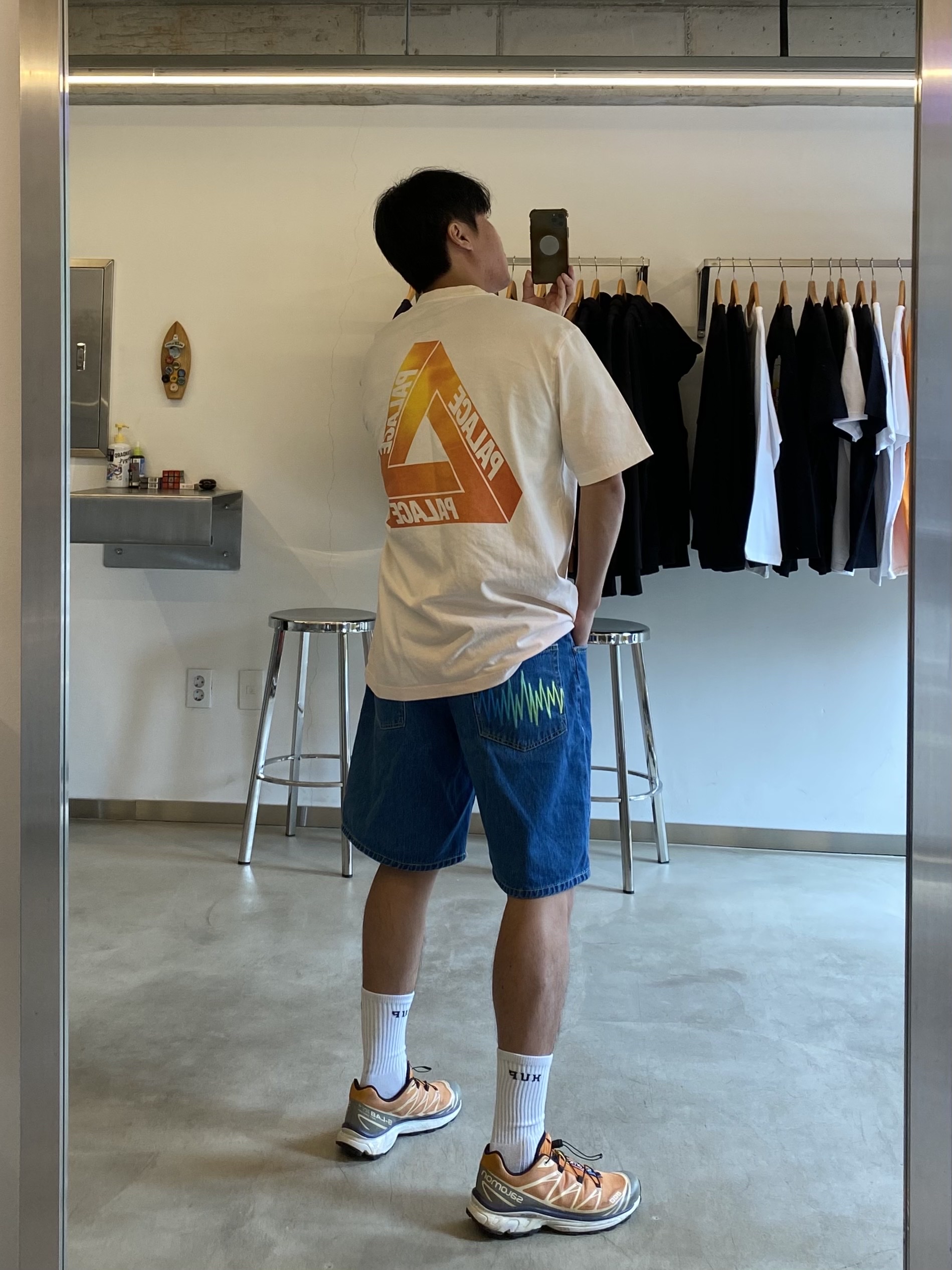 Palace Reacto Tri-Ferg T-Shirt Orange - 23SS, Salomon XT-6 Apricot Buff 착용 스타일