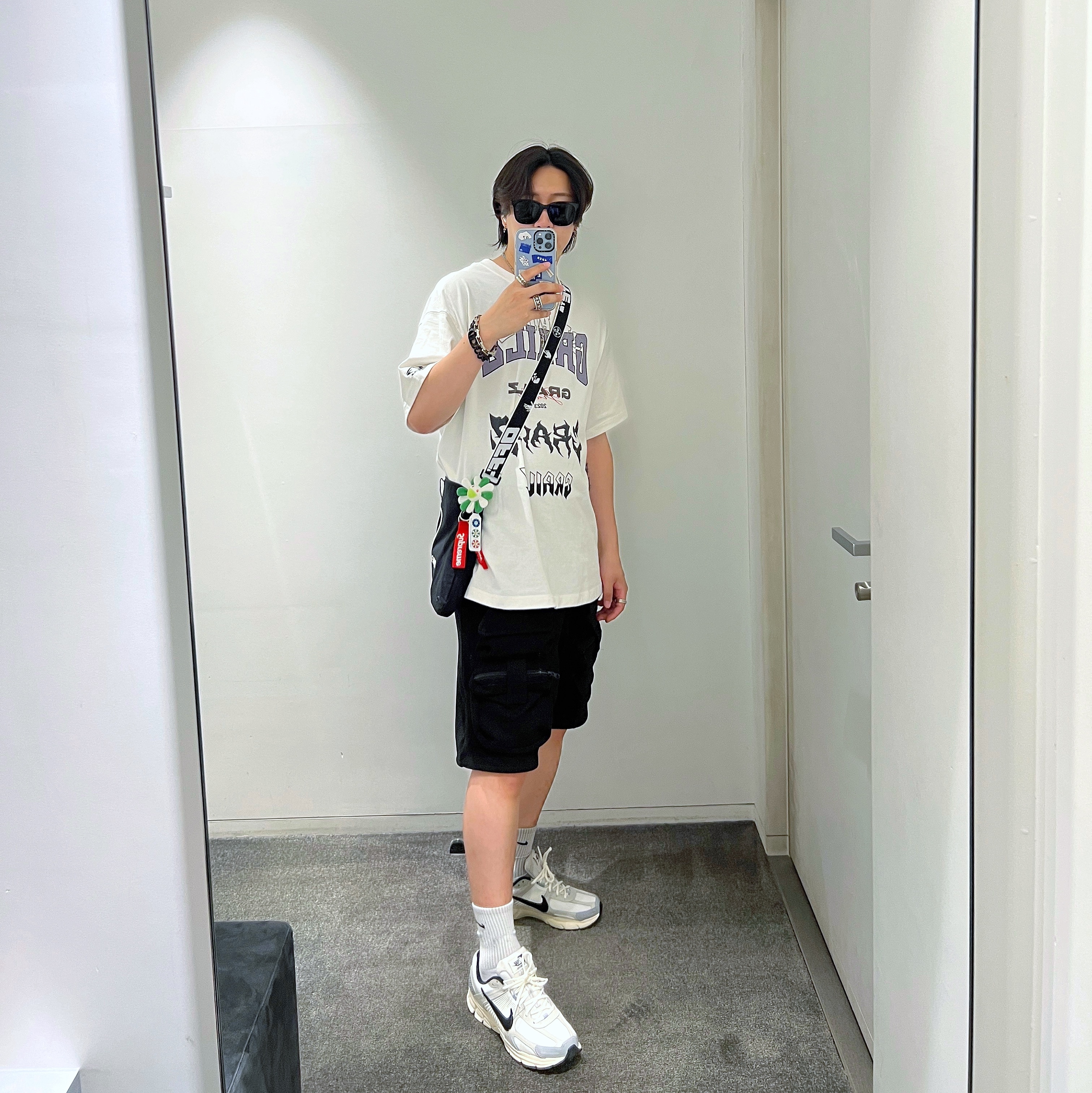 Nike x Peaceminusone Wide Pants Black (DR0095-010), (W) Nike Zoom Vomero 5 Wolf Grey and Black 착용 스타일