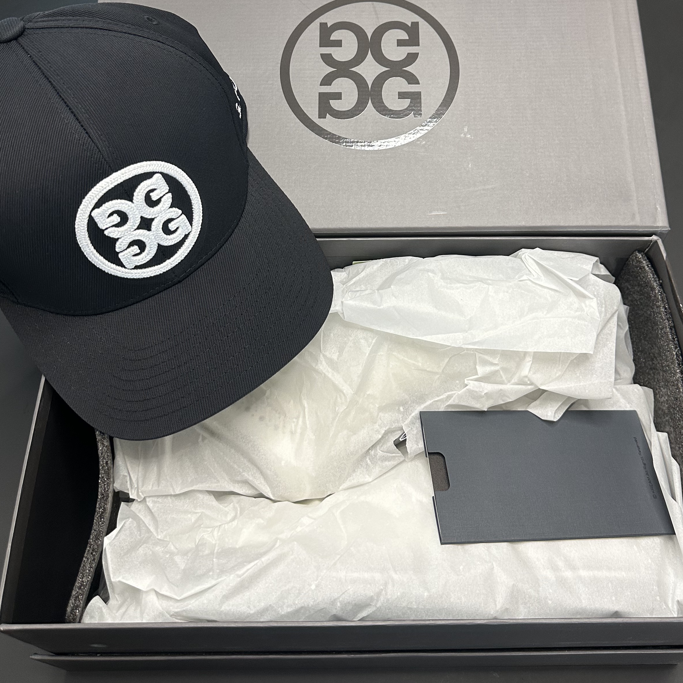 G/Fore Longwing Gallivanter Snow Charcoal, G/Fore Circle G’s Stretch Twill Snapback Hat Onyx 착용 스타일 - 5