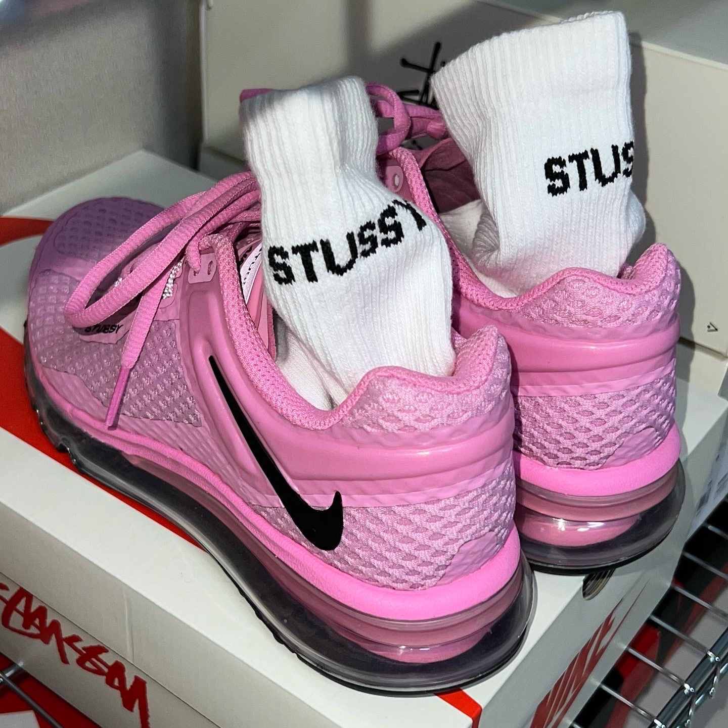 Nike x Stussy NRG Crew Socks White Black, Nike x Stussy Air Max 2013 Psychic Pink 착용 스타일