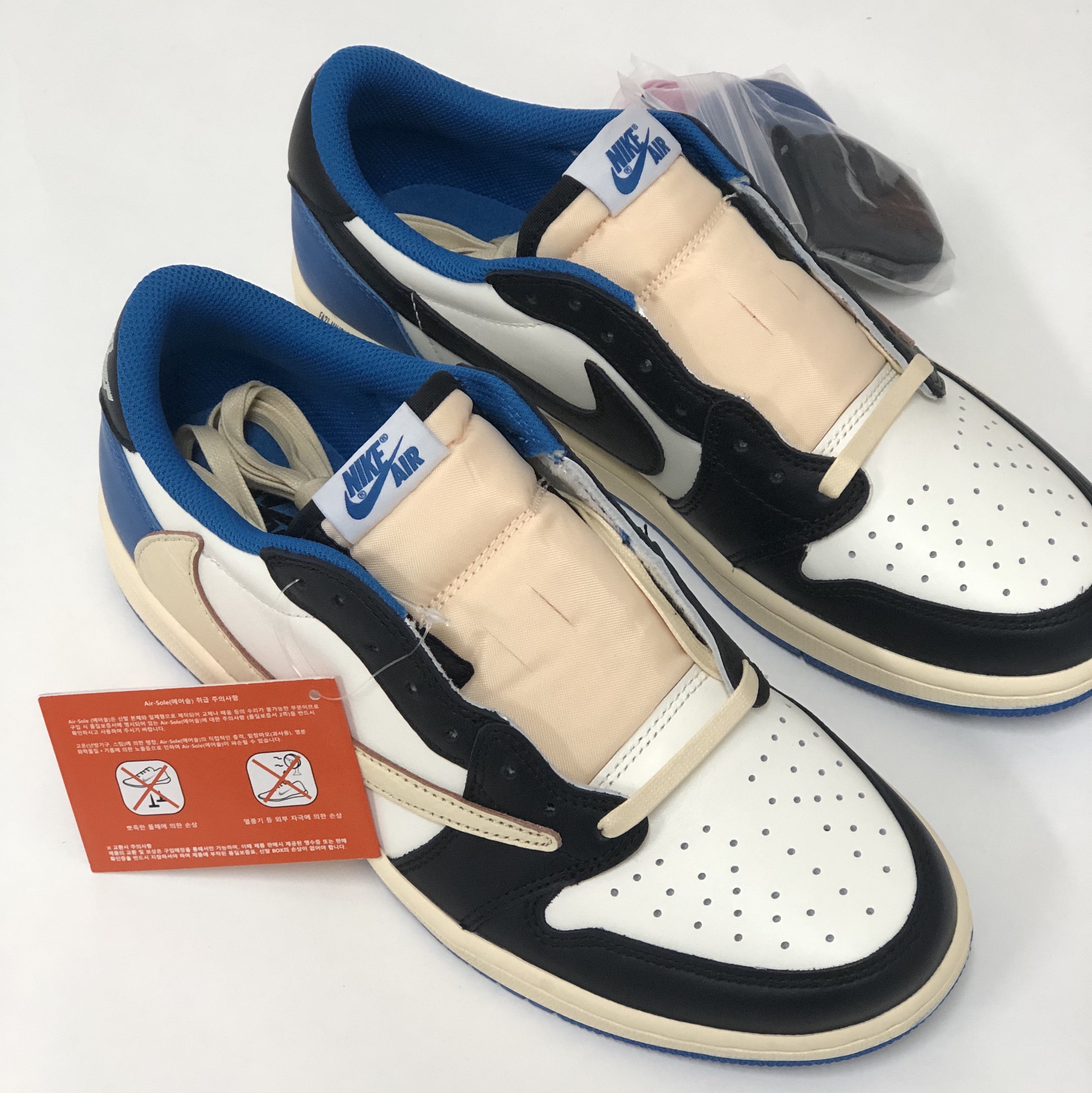 Jordan 1 x Travis Scott x Fragment Retro Low OG SP Military Blue 착용 스타일