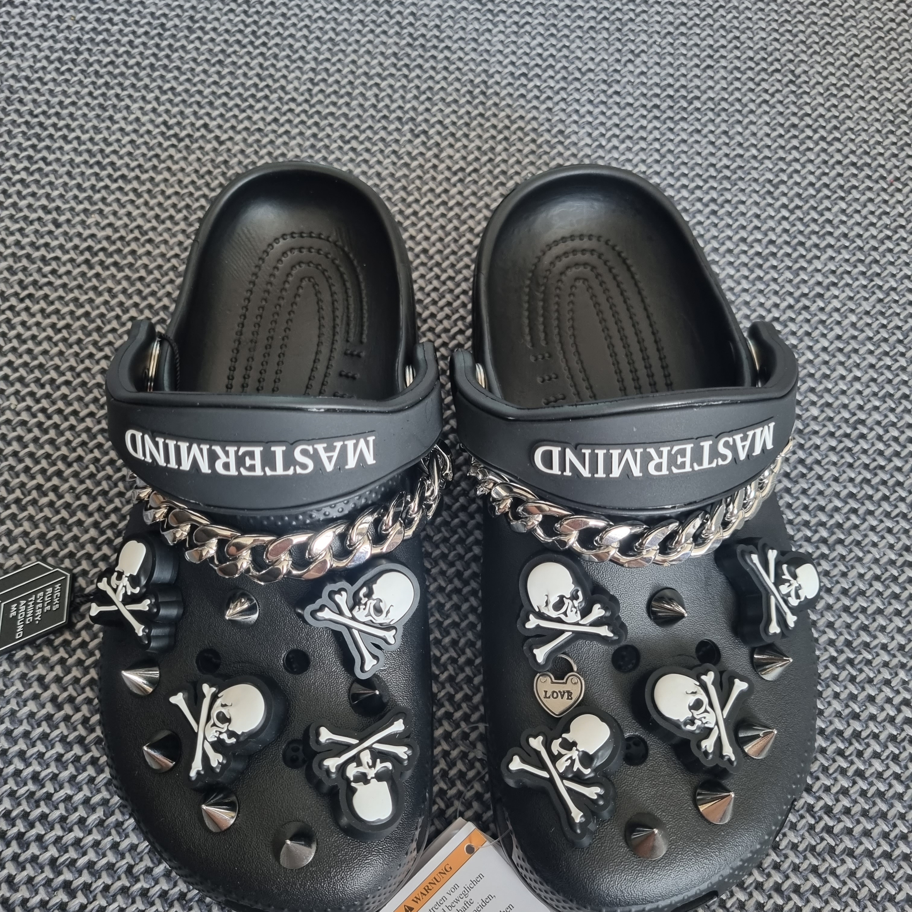 Crocs x Mastermind Classic Clog Black 착용 스타일