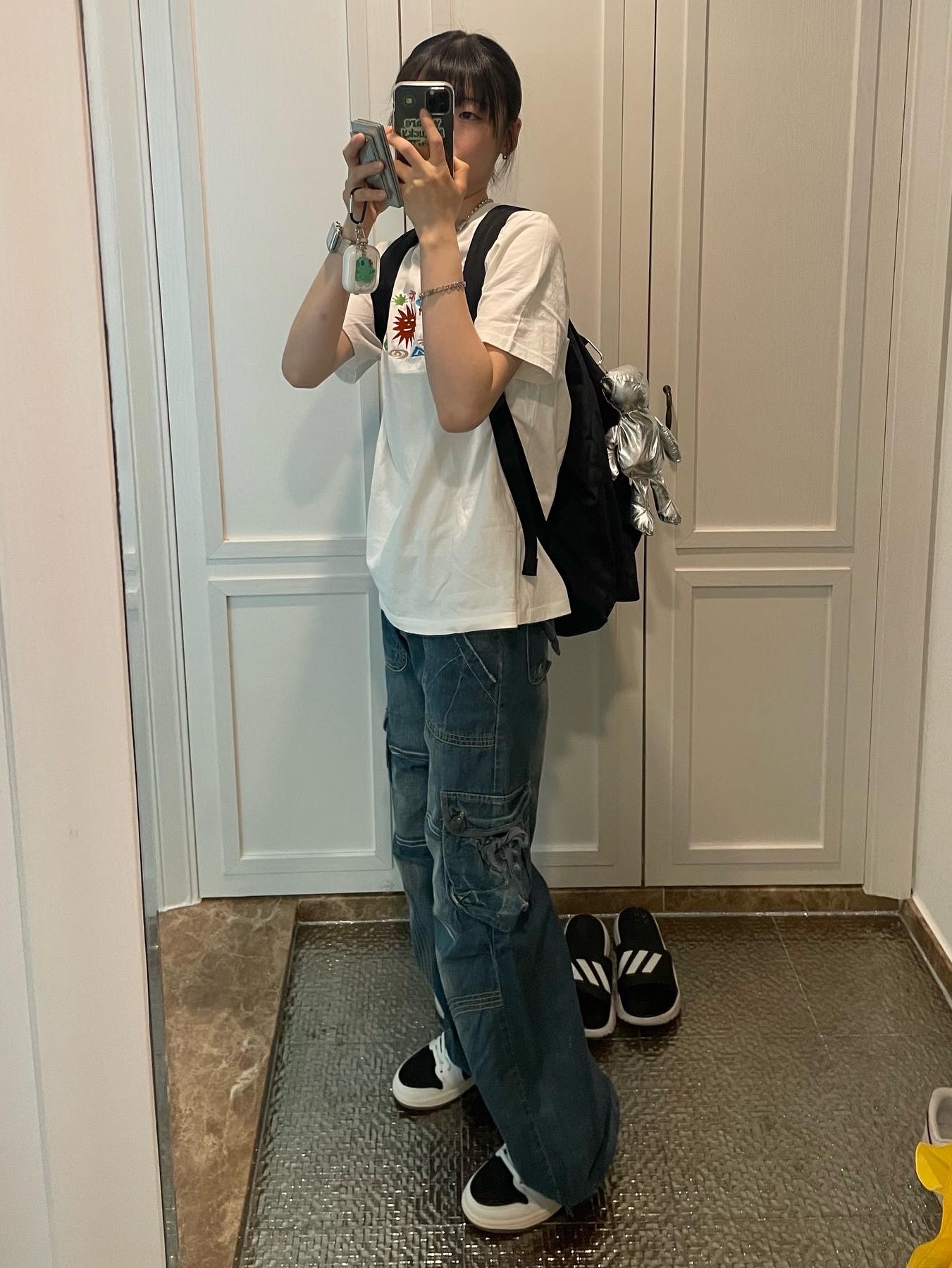 (W) Jordan 1 x Travis Scott Retro Low OG SP Medium Olive, Matin Kim Accordion Wallet Silver 착용 스타일