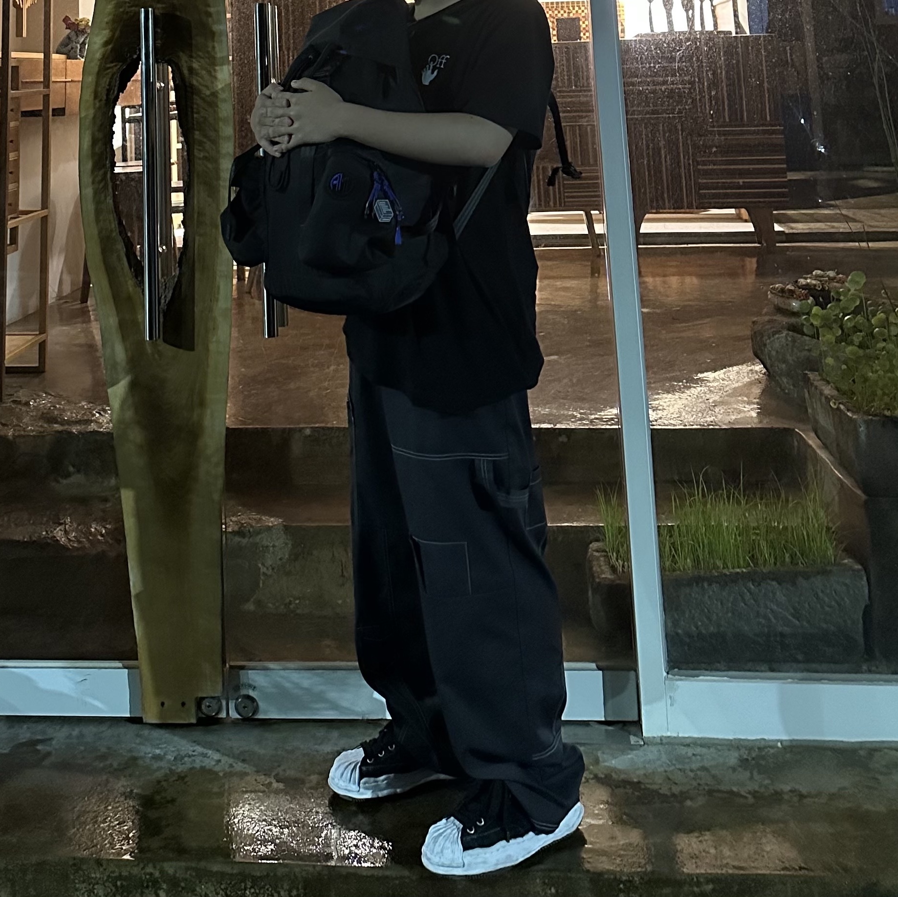 Maison Mihara Yasuhiro Blakey OG Sole Broken Suede Low-top Sneakers Black, Ader Error x Zara Backpack Black 착용 스타일