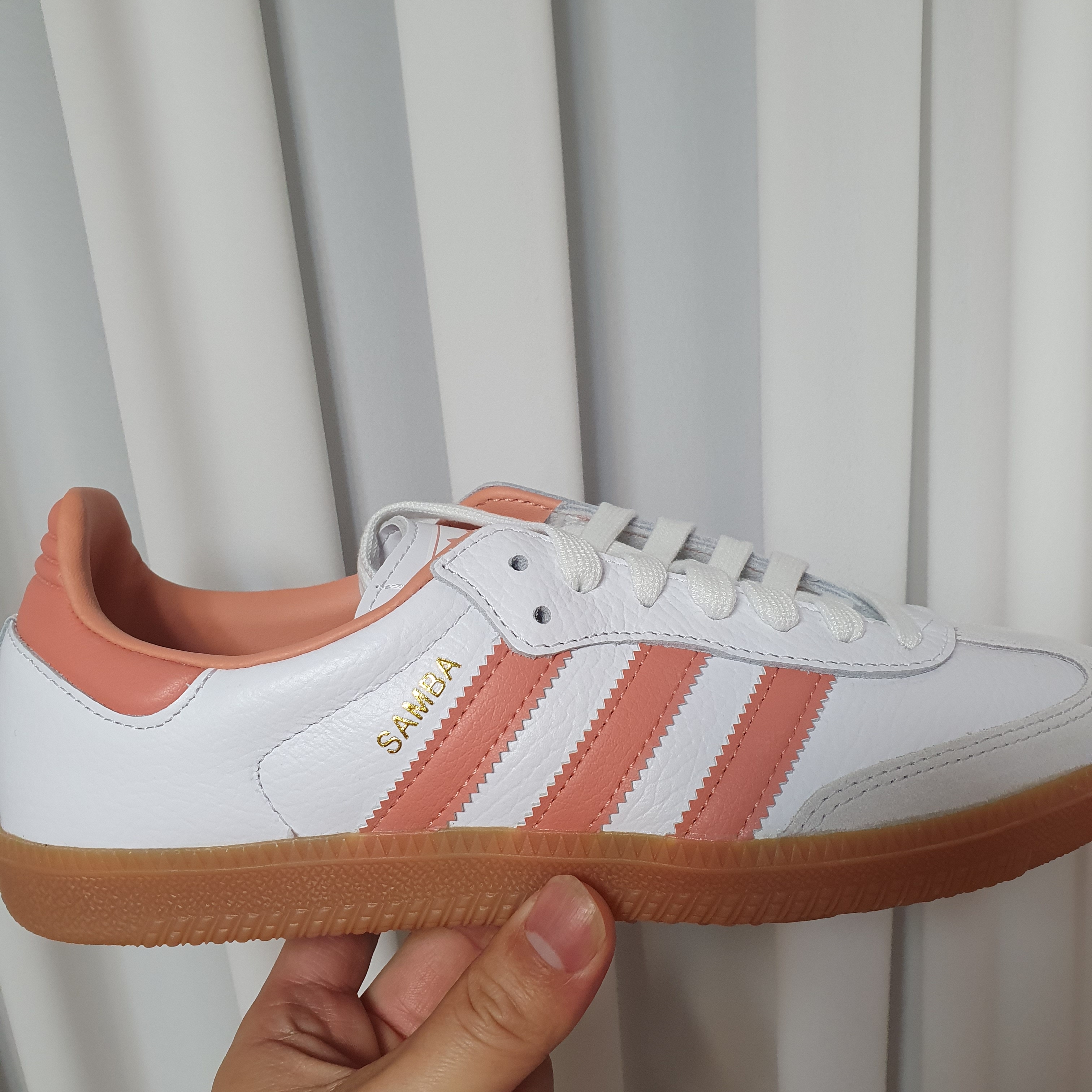 (W) Adidas Samba White Wonder Clay 착용 스타일 - 1