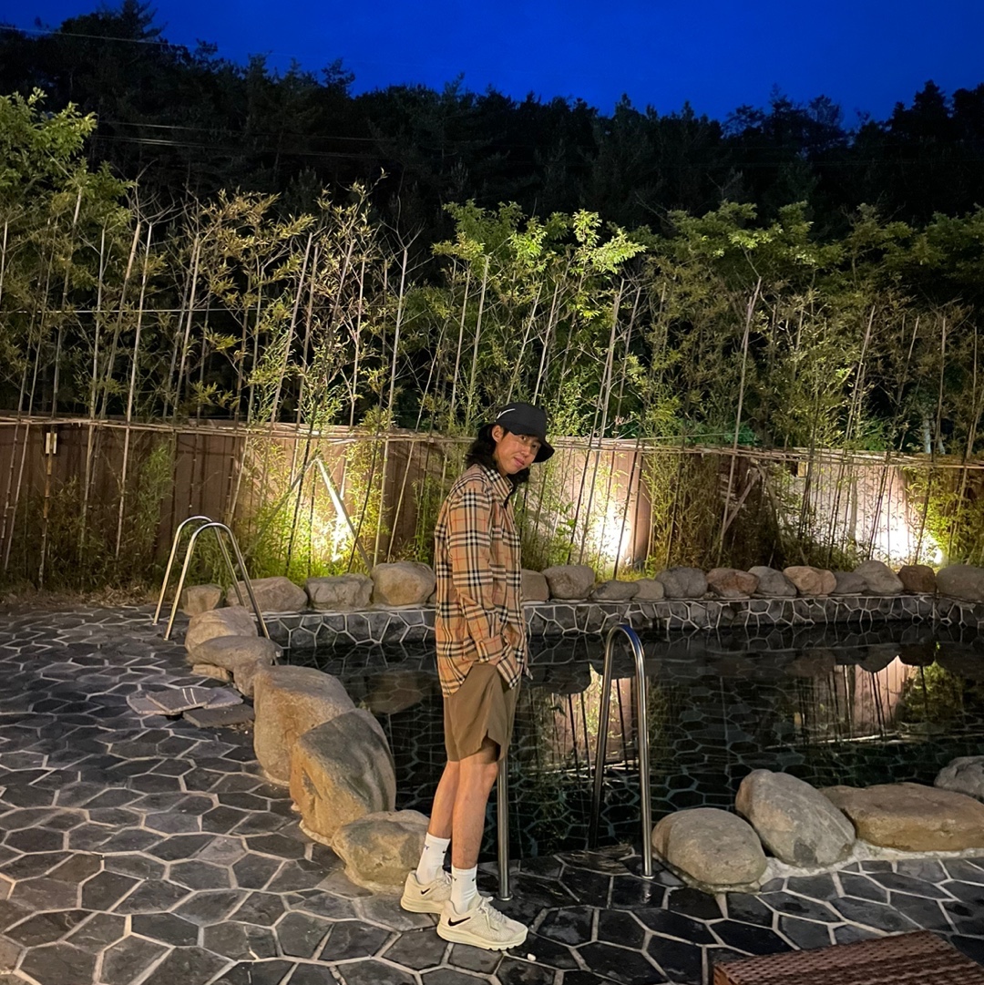 Burberry Check Cotton Poplin Shirt Archive Beige, Stussy Big Stock Water Shorts Brown 착용 스타일 - 2