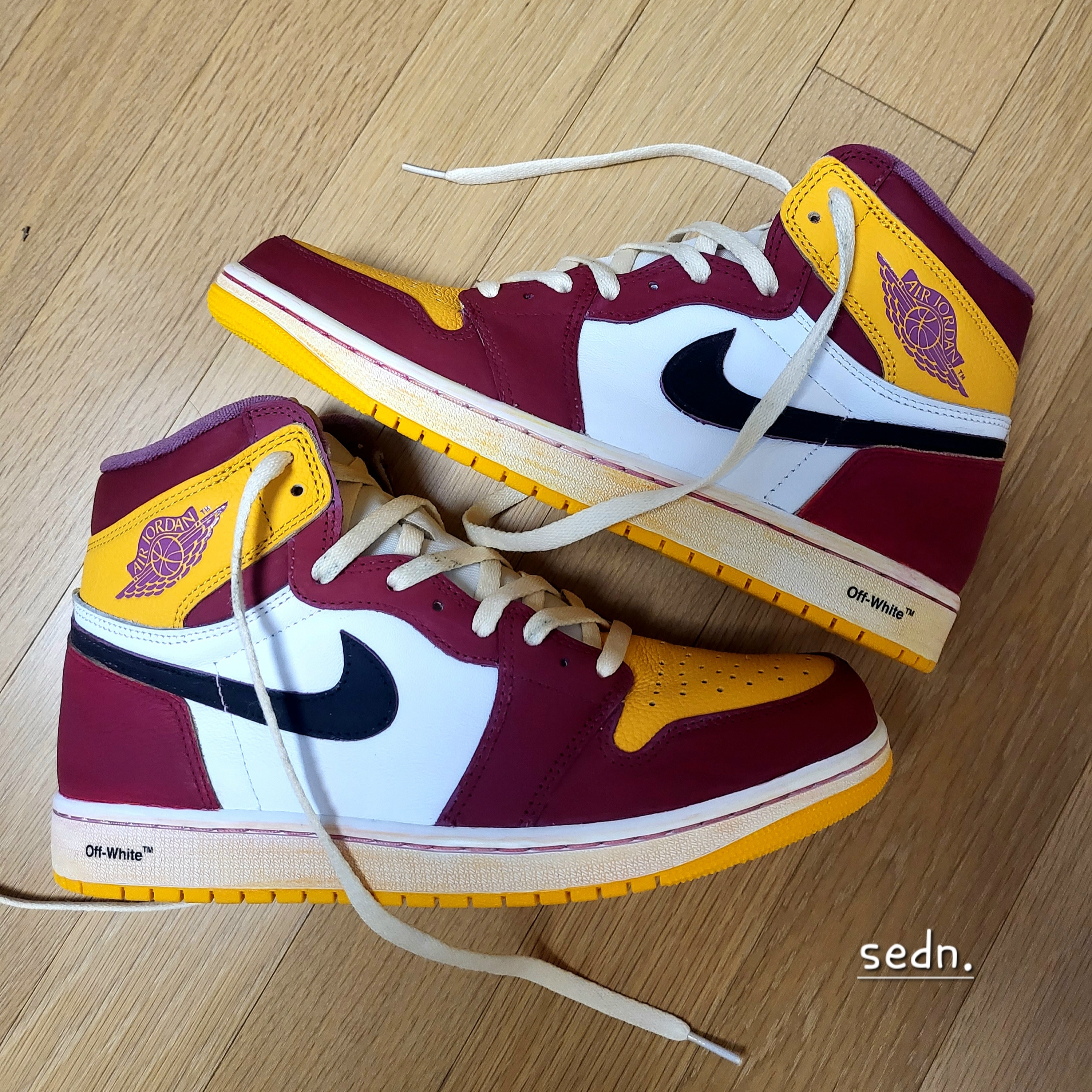 Jordan 1 Retro High OG University Gold Light Bordeaux 착용 스타일