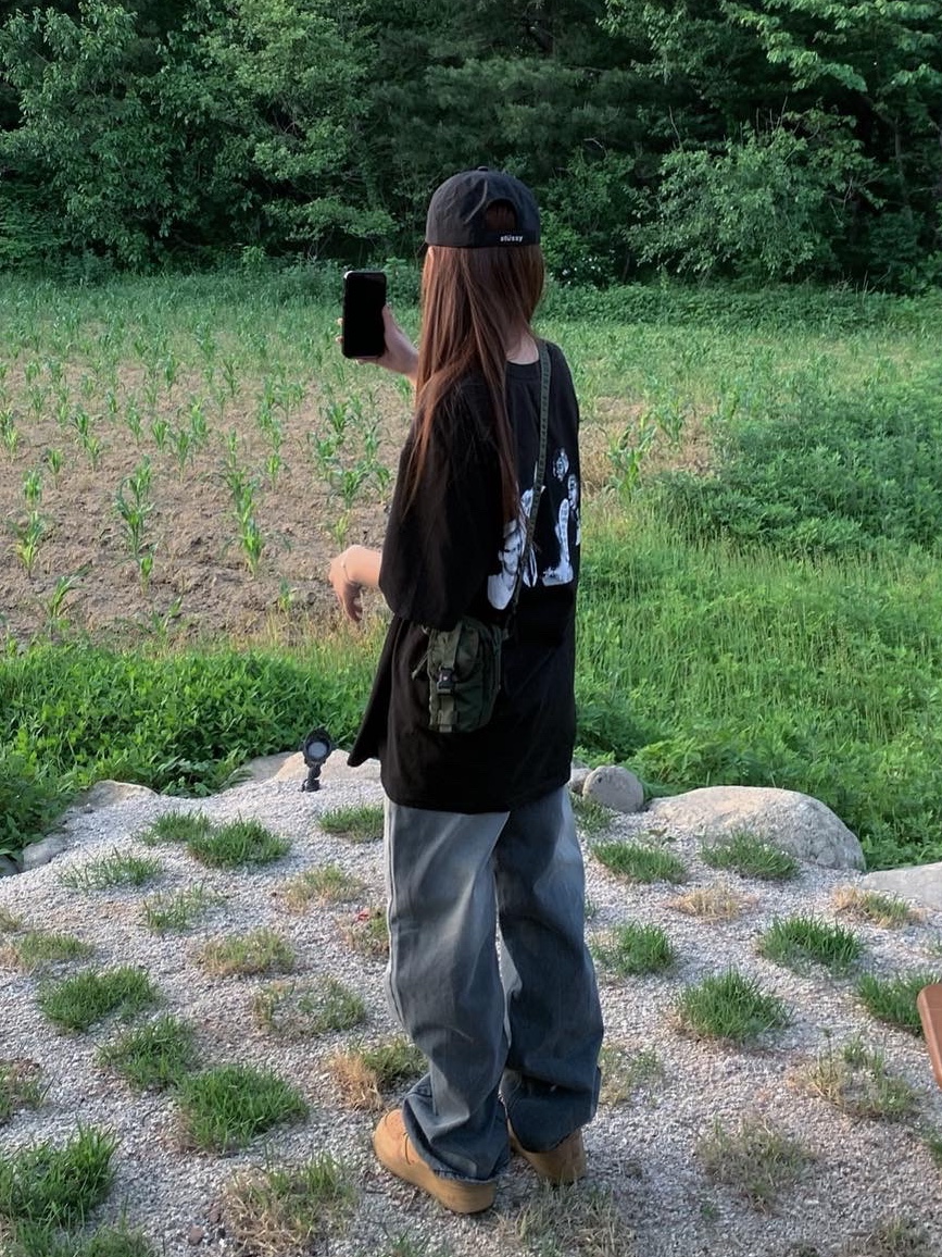 Stussy x Martine Rose Collage Pigment Dyed T-Shirt Black, Human Made Military Pouch #3 Olive Drab 착용 스타일