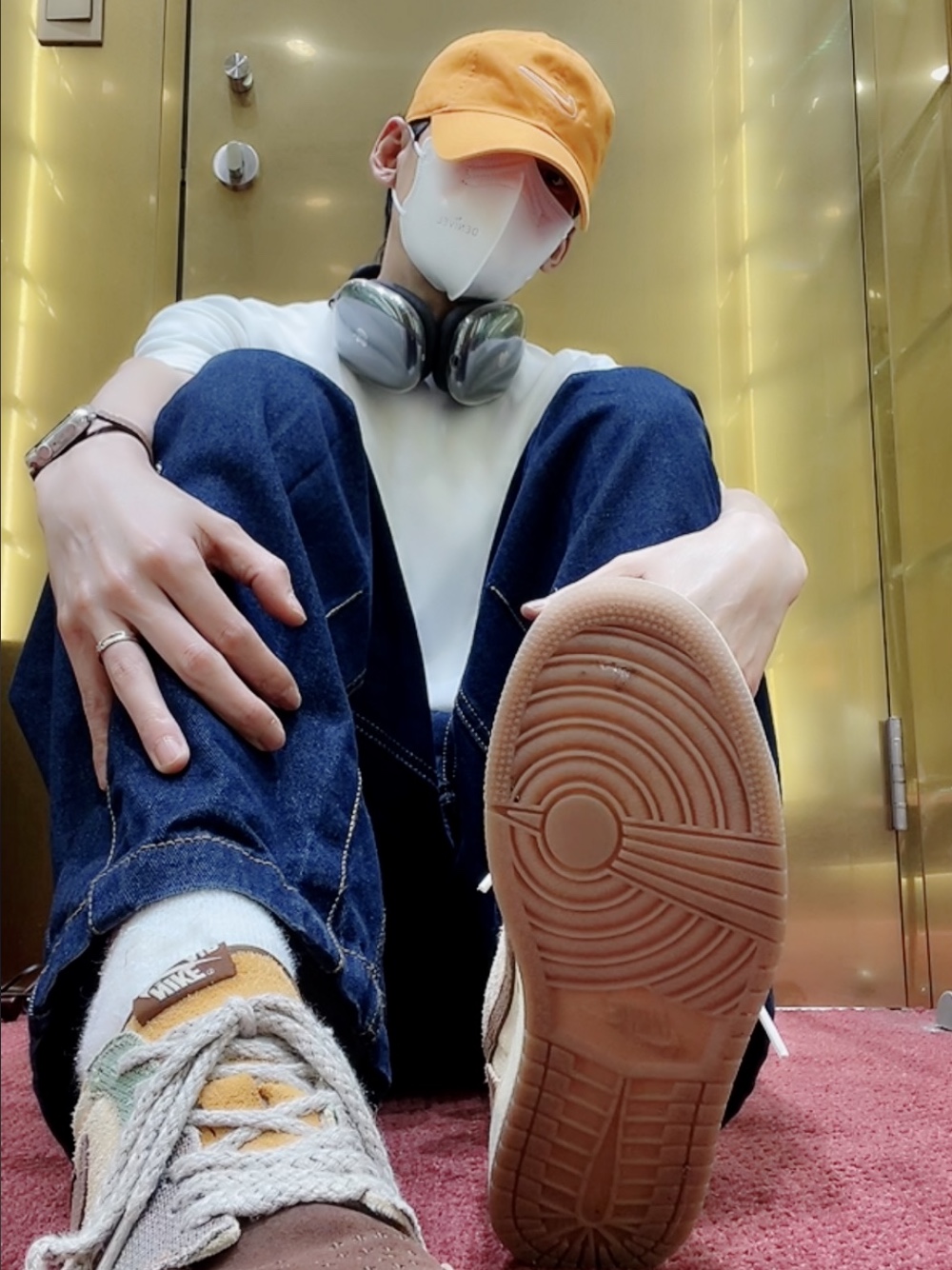 Jordan 1 x Zion Williamson Retro Low OG Flax and Oil Green, IAB Studio x Ottogi Mayonnaise 50th Anniversary T-Shirt White 착용 스타일 - 2