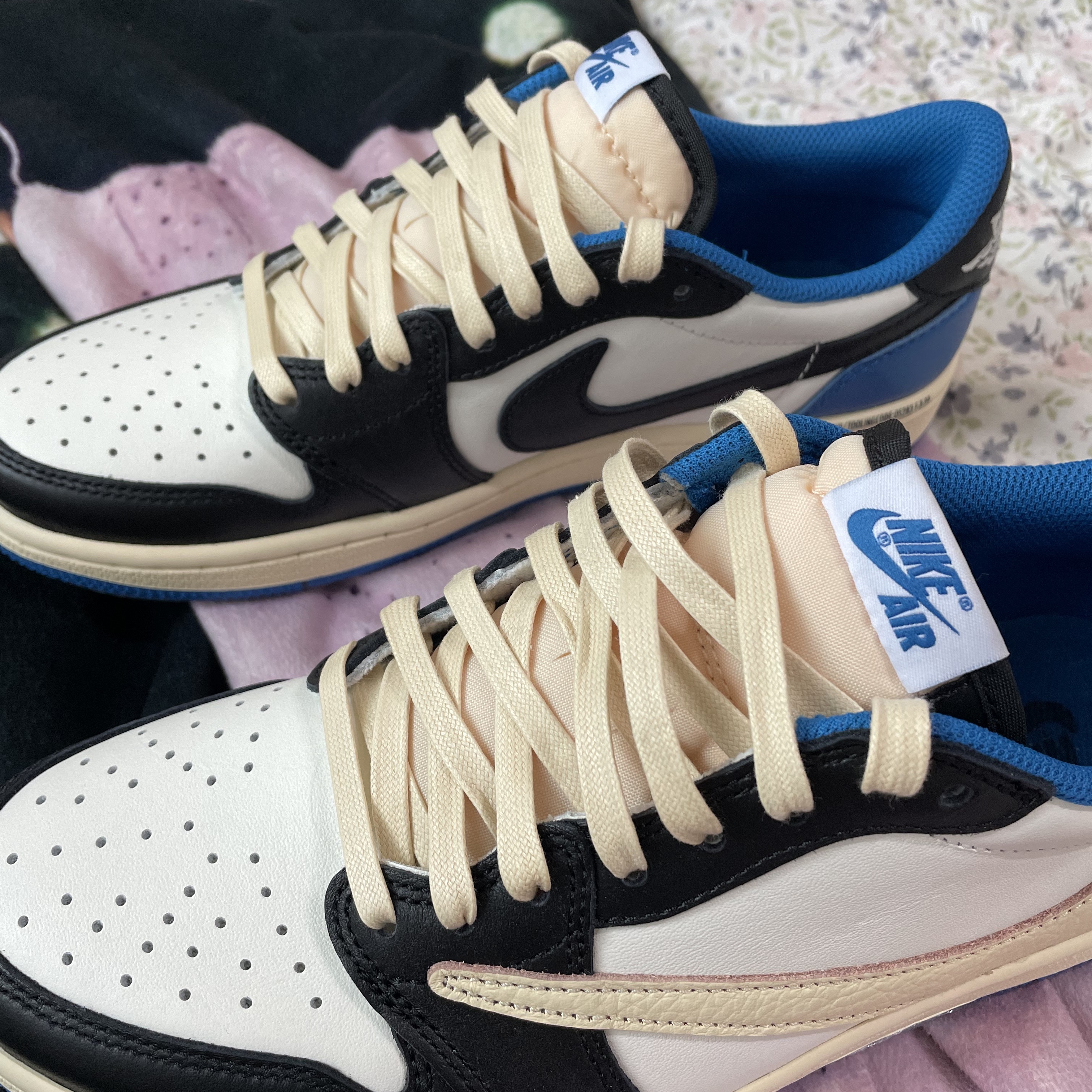 Jordan 1 x Travis Scott x Fragment Retro Low OG SP Military Blue 착용 스타일
