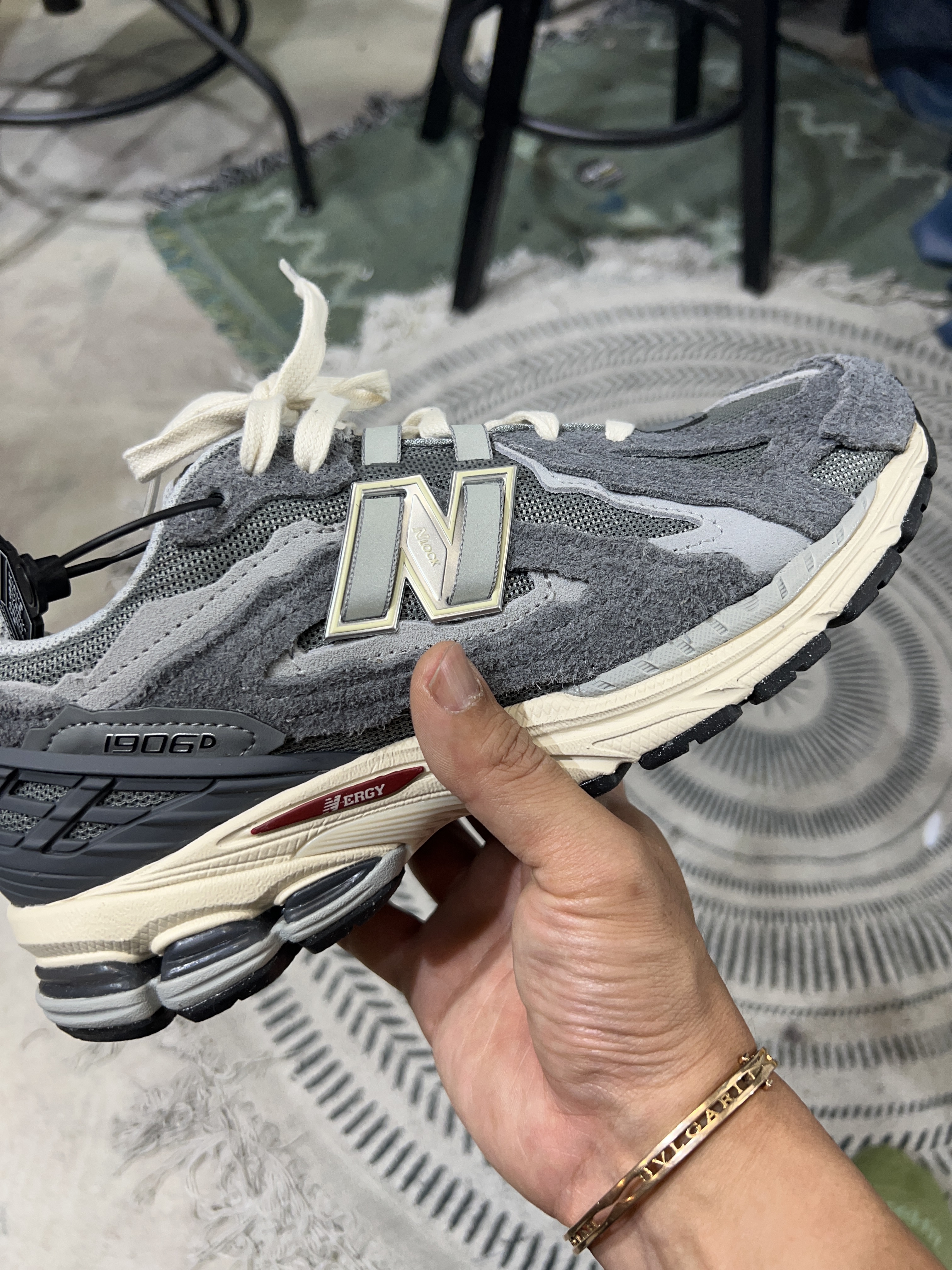 New Balance 1906D Protection Pack Castlerock 착용 스타일 - 3