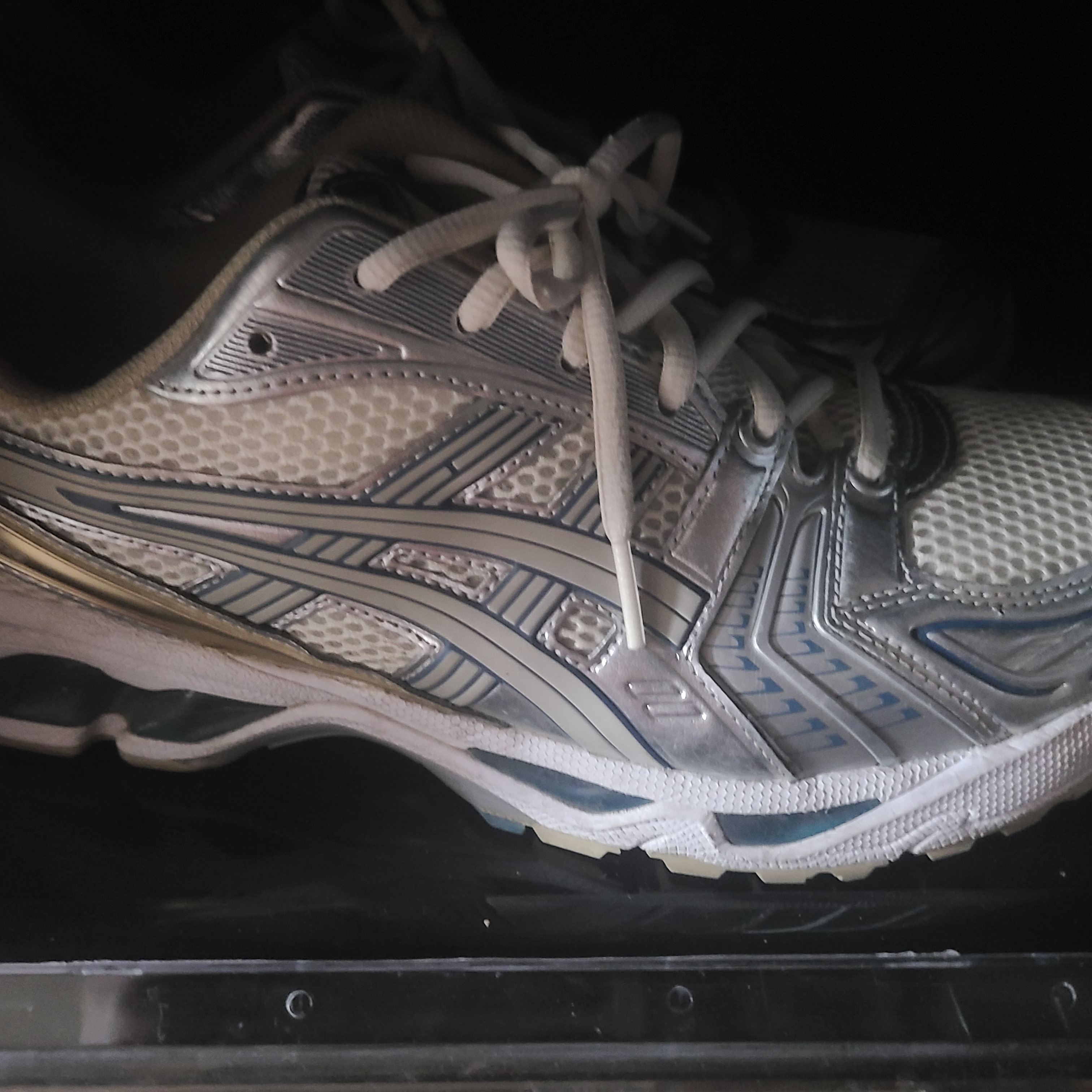 Asics Gel-Kayano 14 Cream Pure Silver 착용 스타일